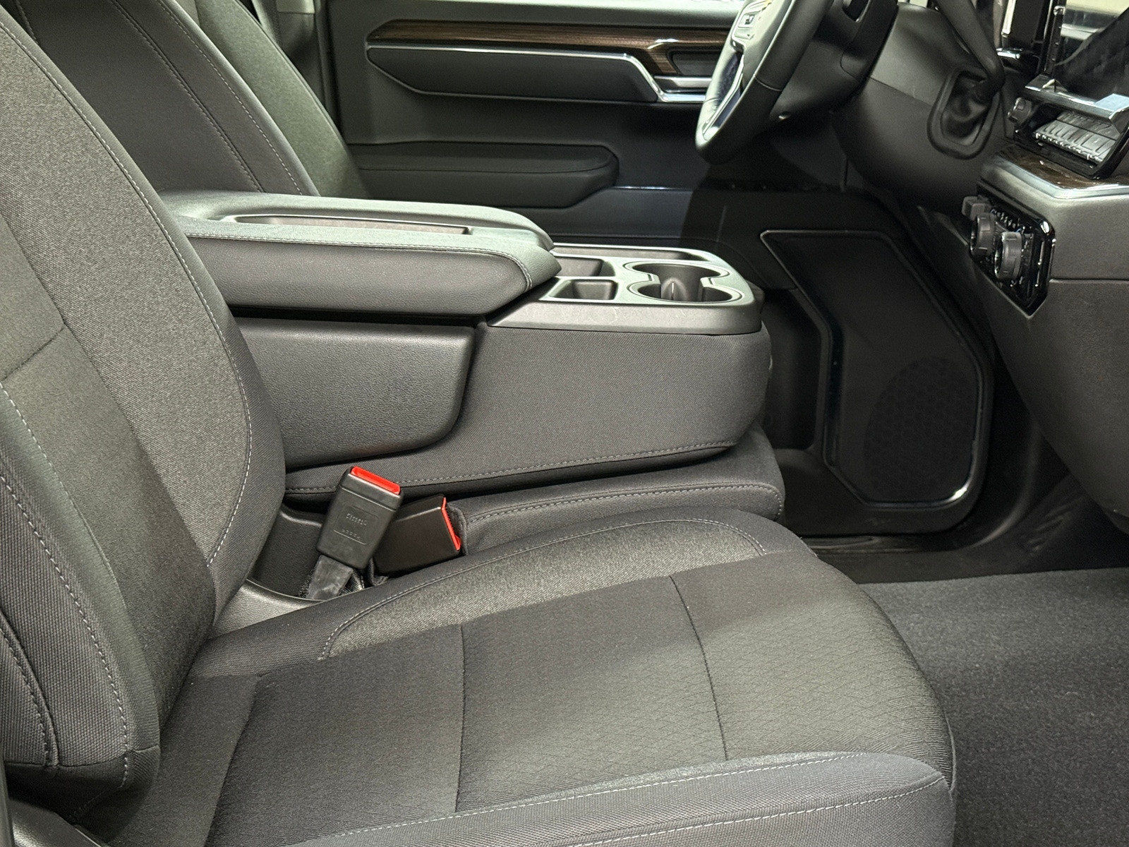 Thumbnail: 2025 Chevrolet Silverado 1500 - 2