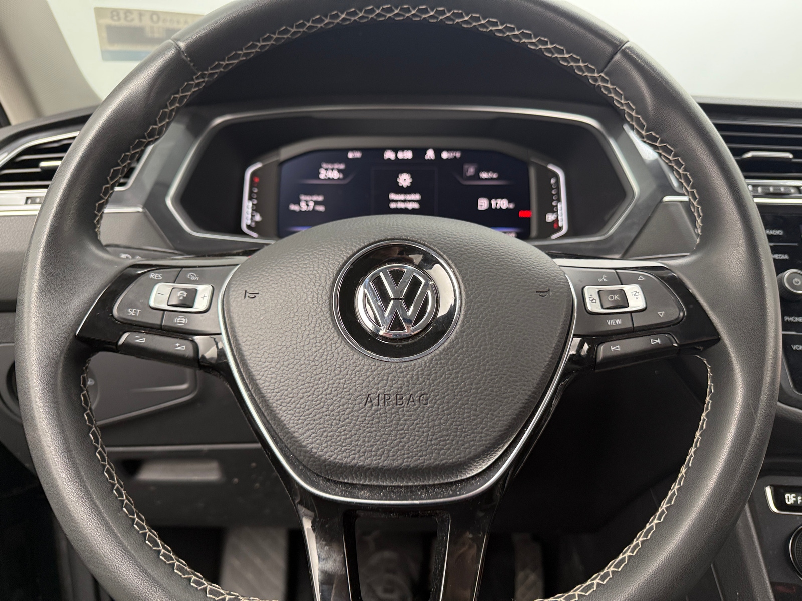 Thumbnail: 2021 Volkswagen Tiguan - 4