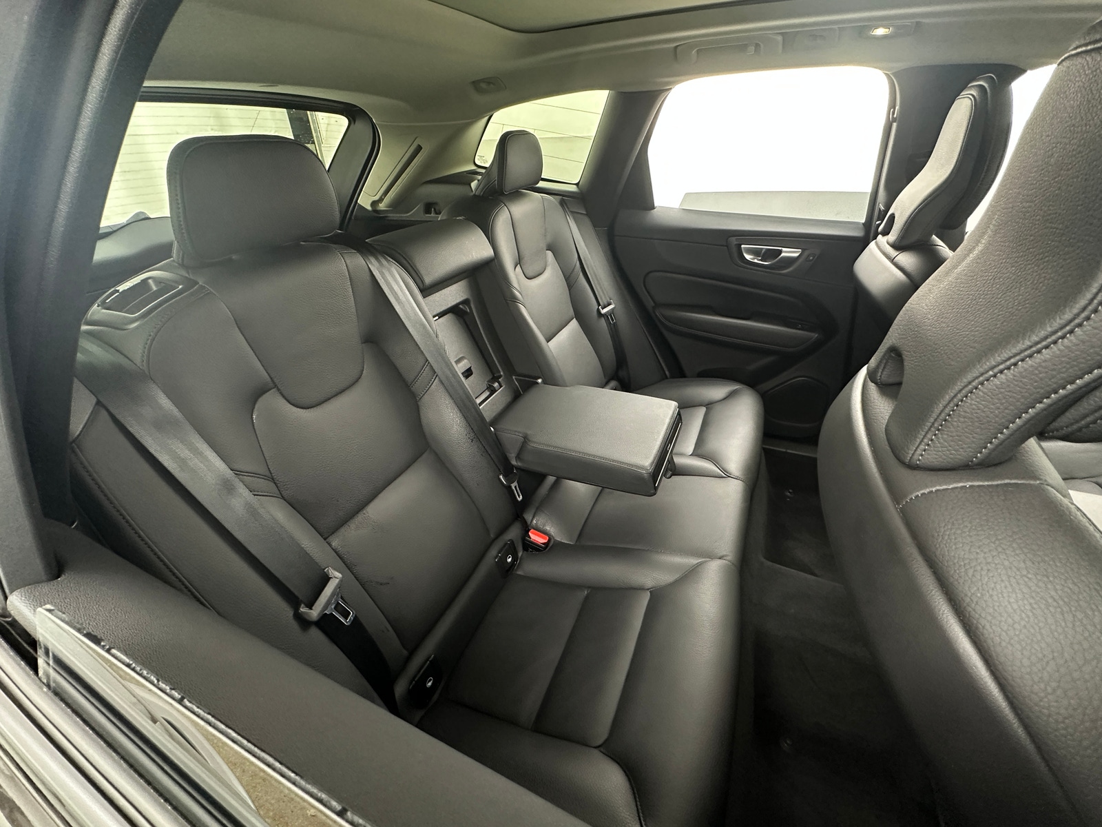 Thumbnail: 2025 Volvo XC60 - 5