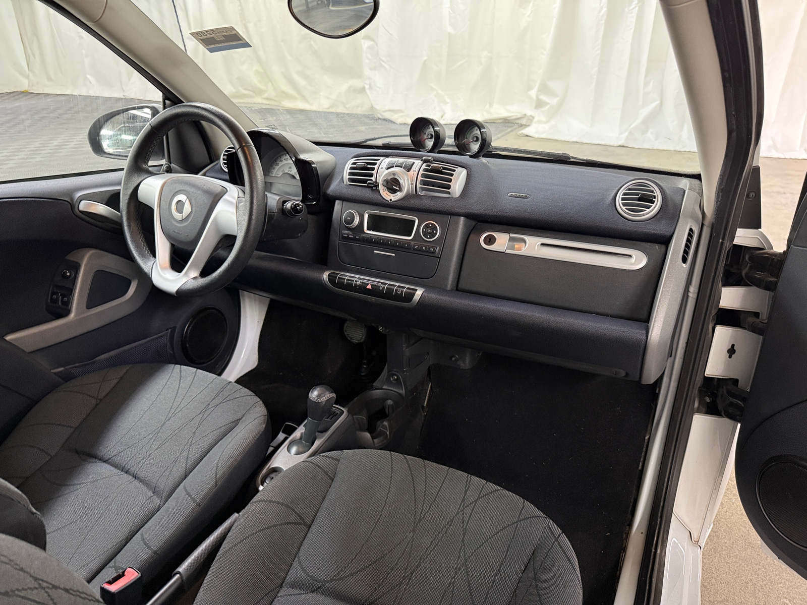 Thumbnail: 2015 smart fortwo - 3