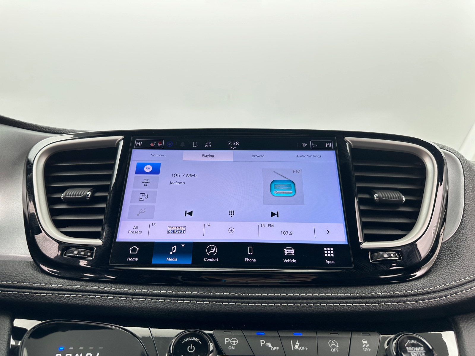 Thumbnail: 2024 Chrysler Pacifica - 3