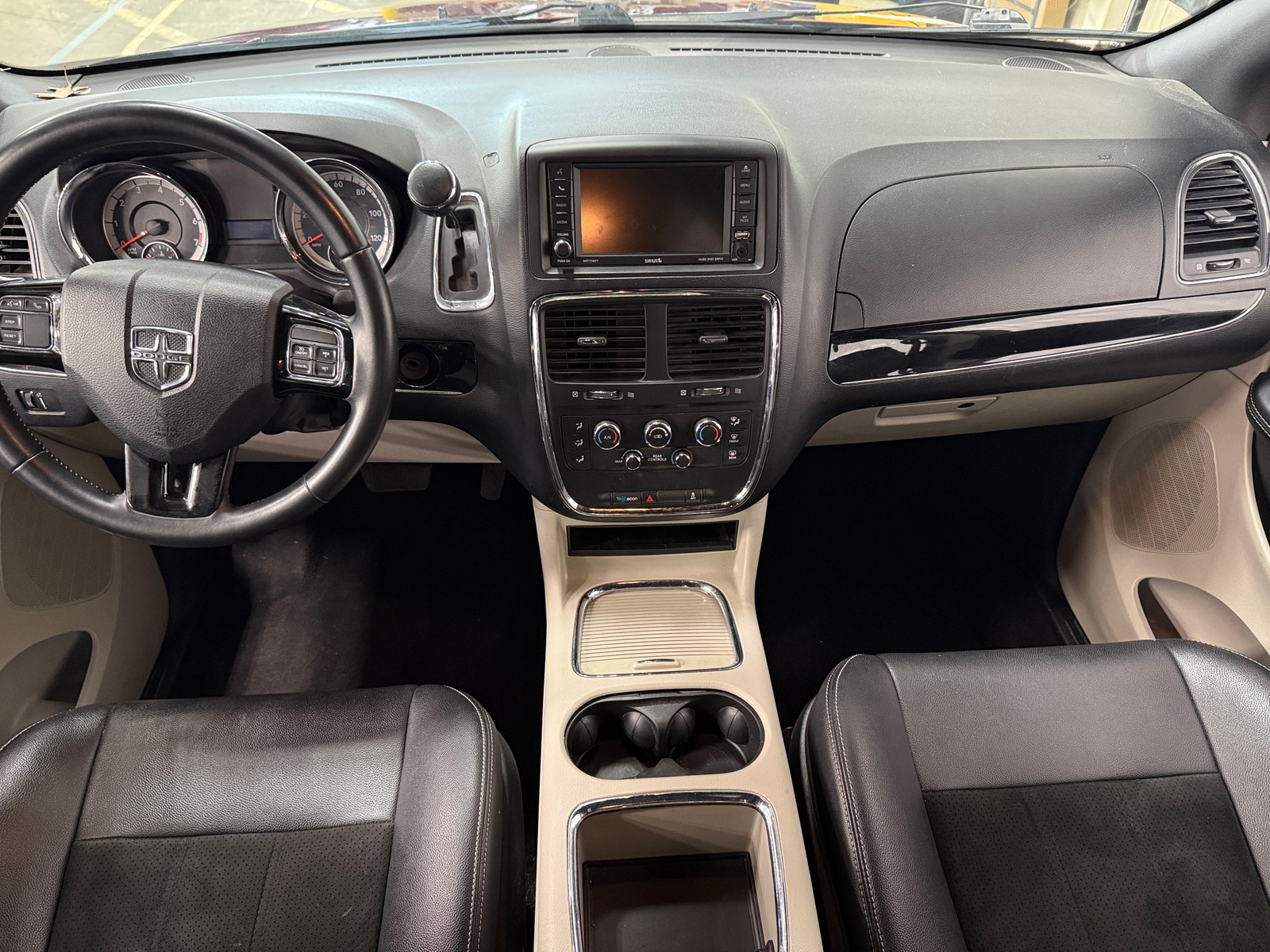 Thumbnail: 2019 Dodge Grand Caravan - 2