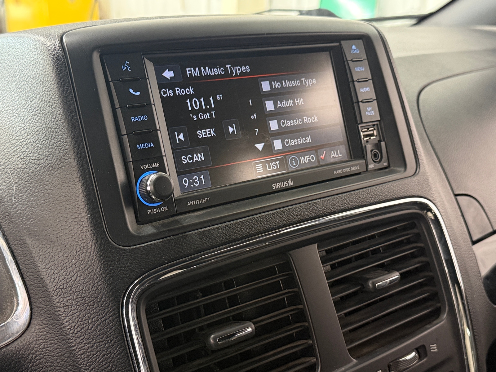 Thumbnail: 2019 Dodge Grand Caravan - 3