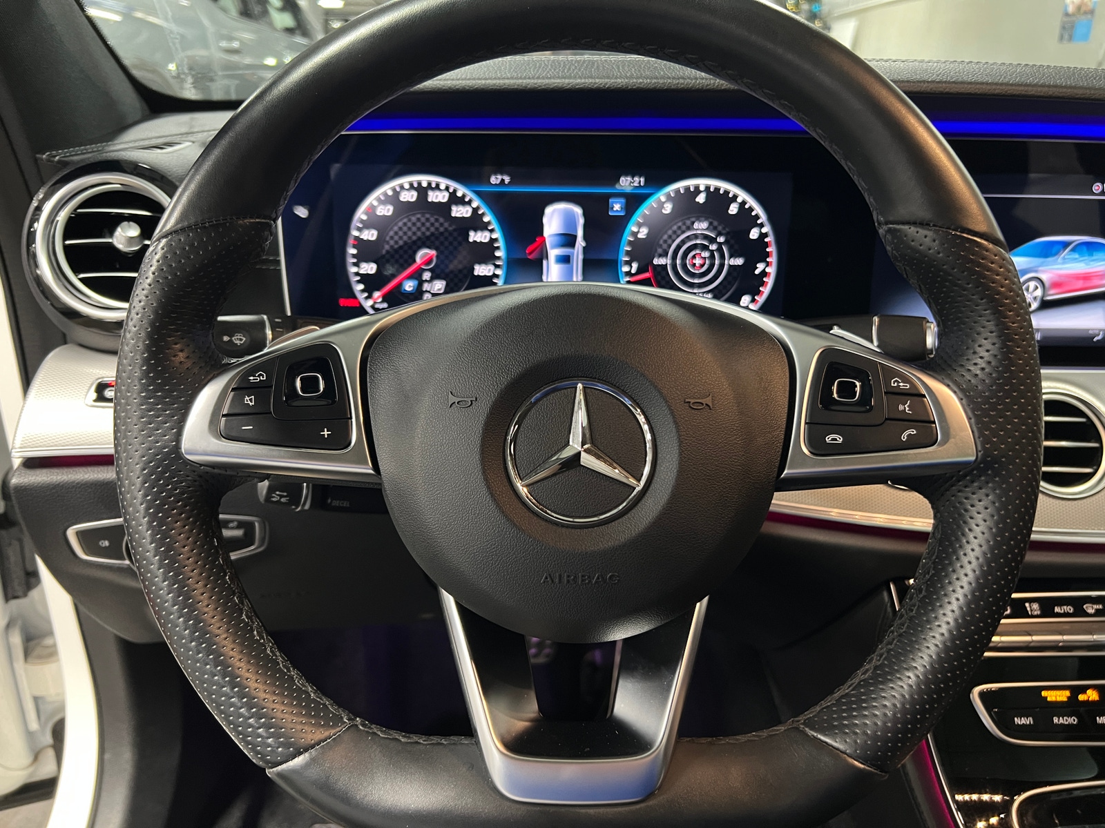 Thumbnail: 2018 Mercedes-Benz E-Class - 4