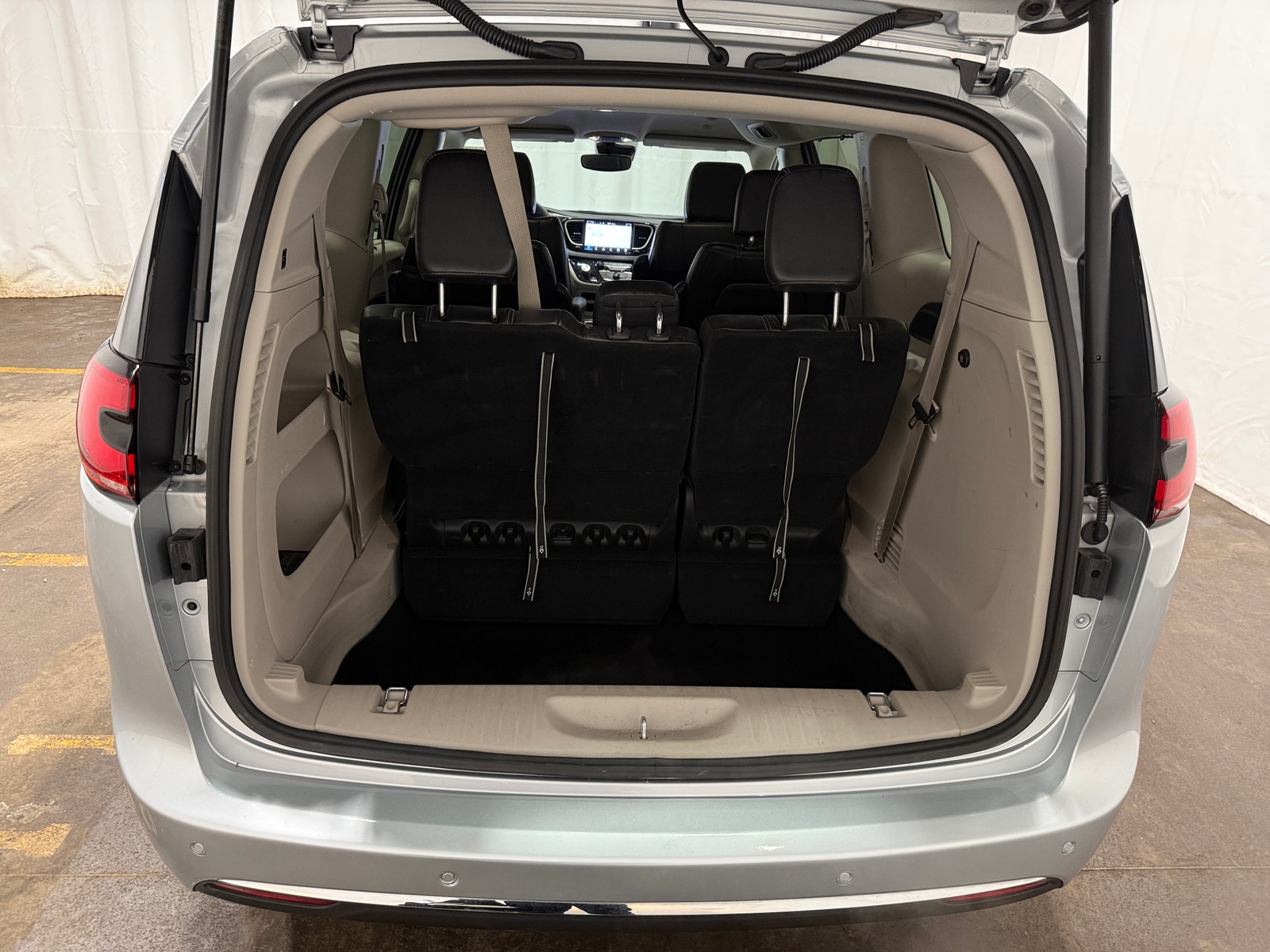 Thumbnail: 2024 Chrysler Pacifica - 6