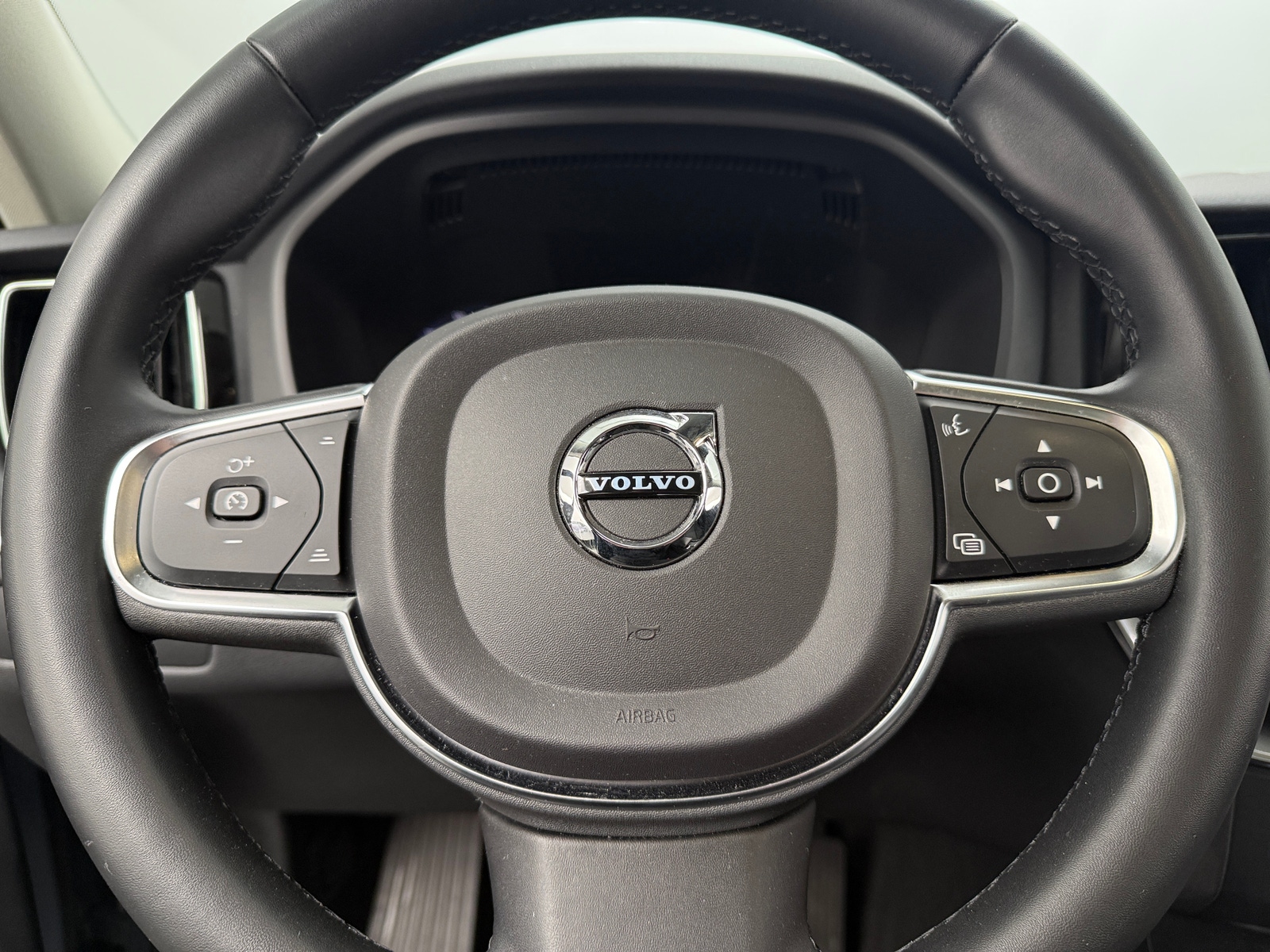 Thumbnail: 2023 Volvo XC60 - 5