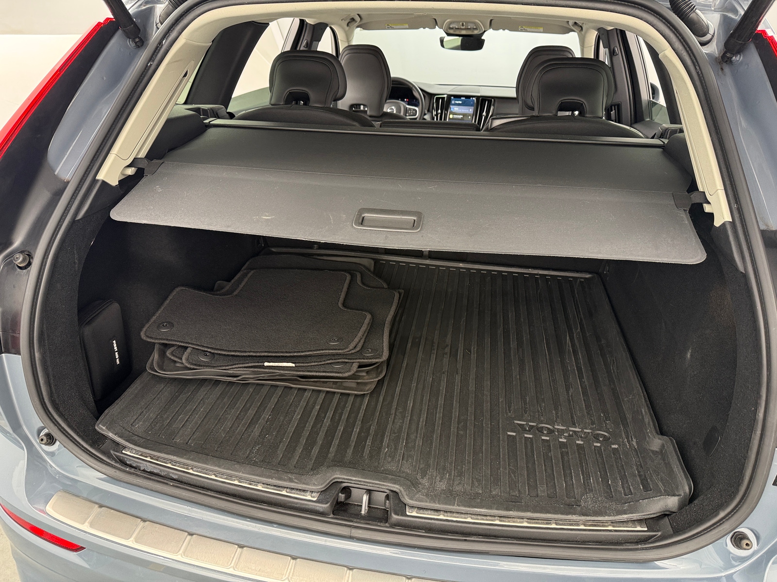 Thumbnail: 2023 Volvo XC60 - 7