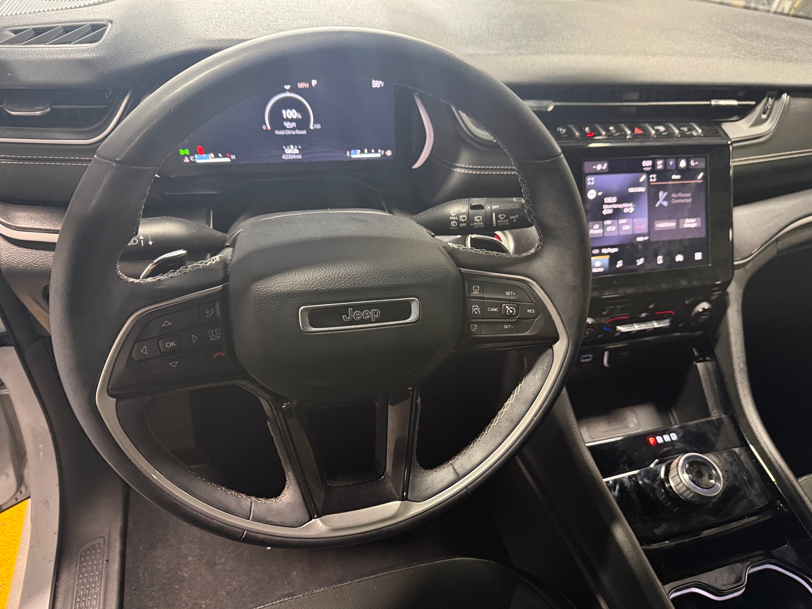 Thumbnail: 2023 Jeep Grand Cherokee L - 4