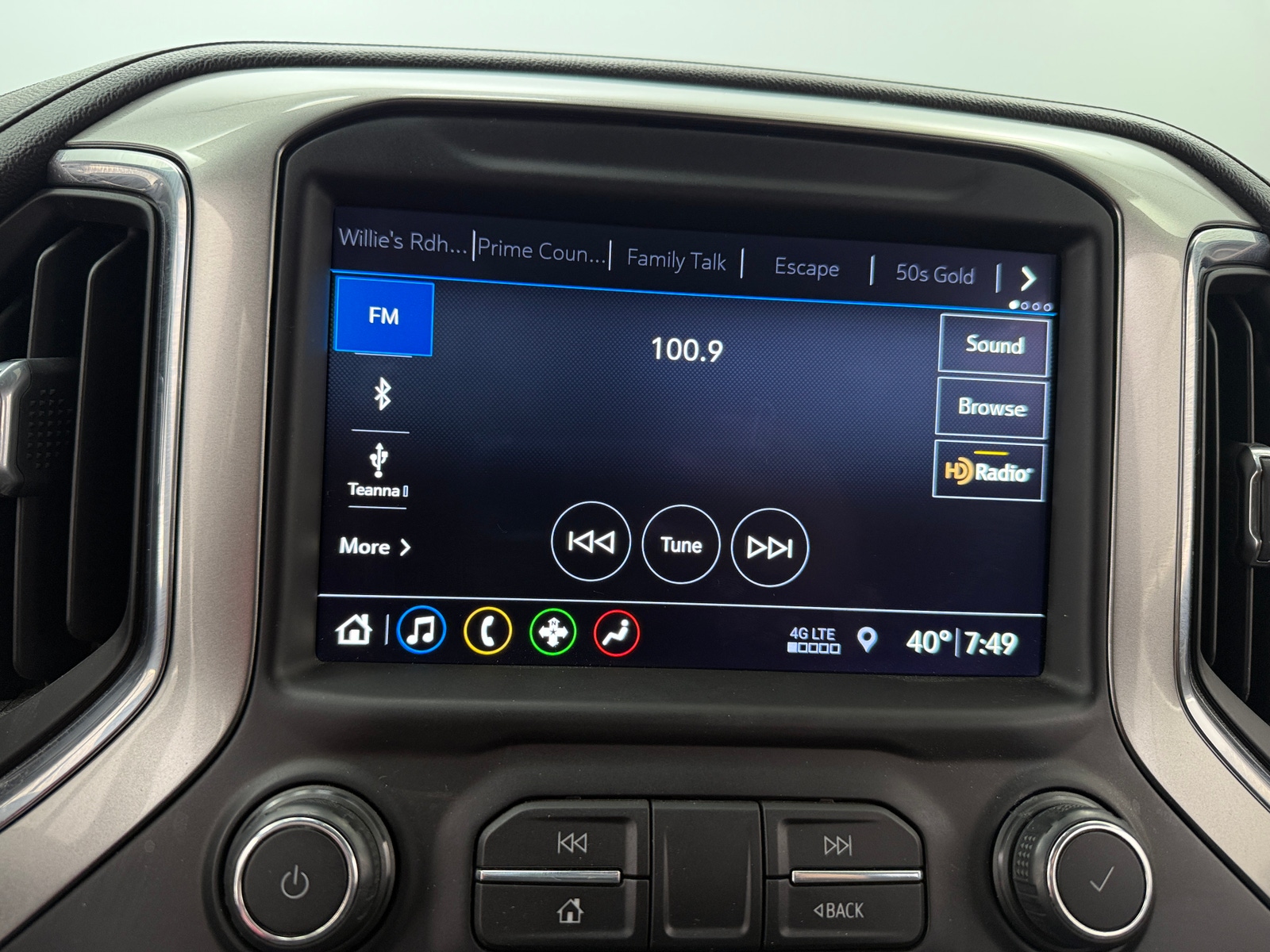 Thumbnail: 2019 Chevrolet Silverado 1500 - 4