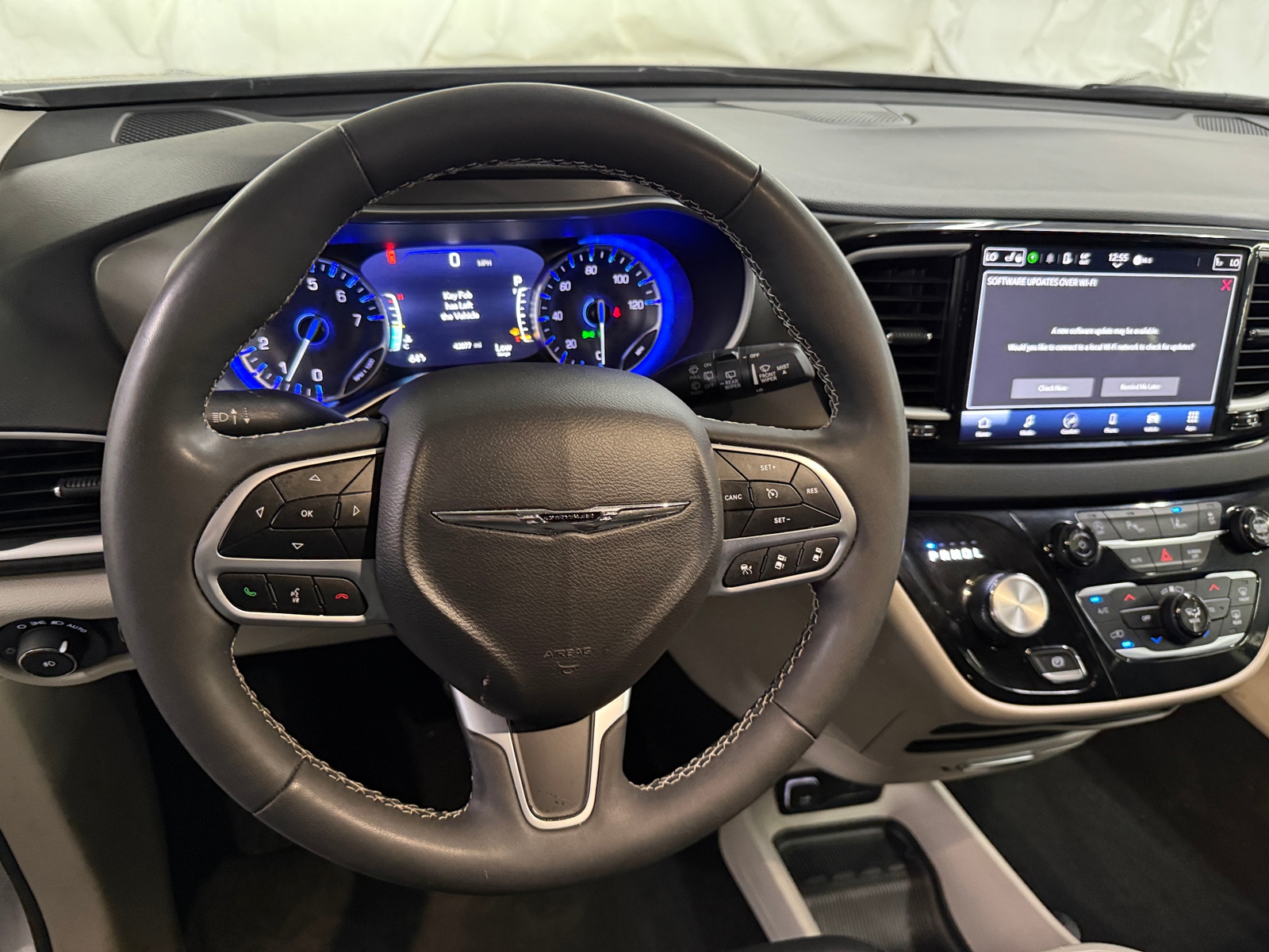 Thumbnail: 2024 Chrysler Pacifica - 4