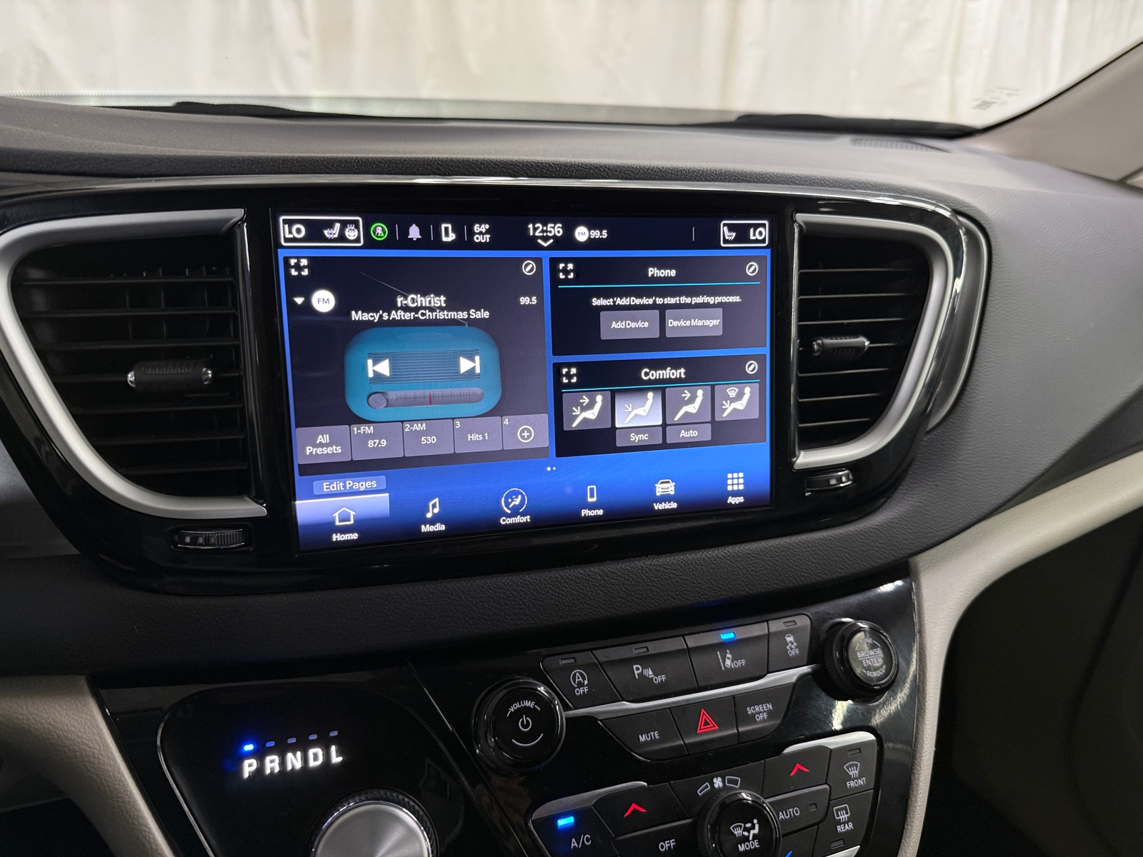 Thumbnail: 2024 Chrysler Pacifica - 3