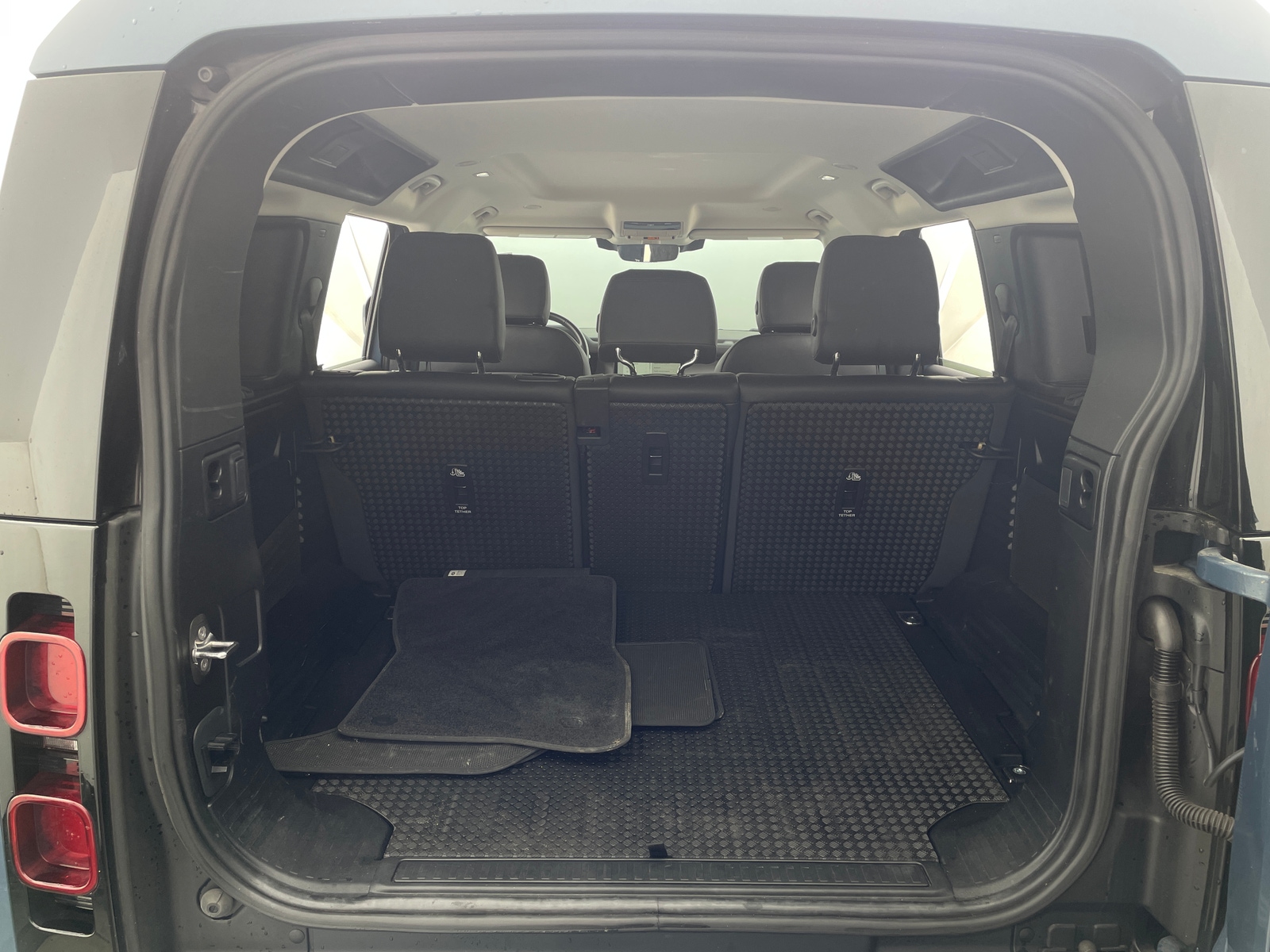 Thumbnail: 2023 Land Rover Defender - 6