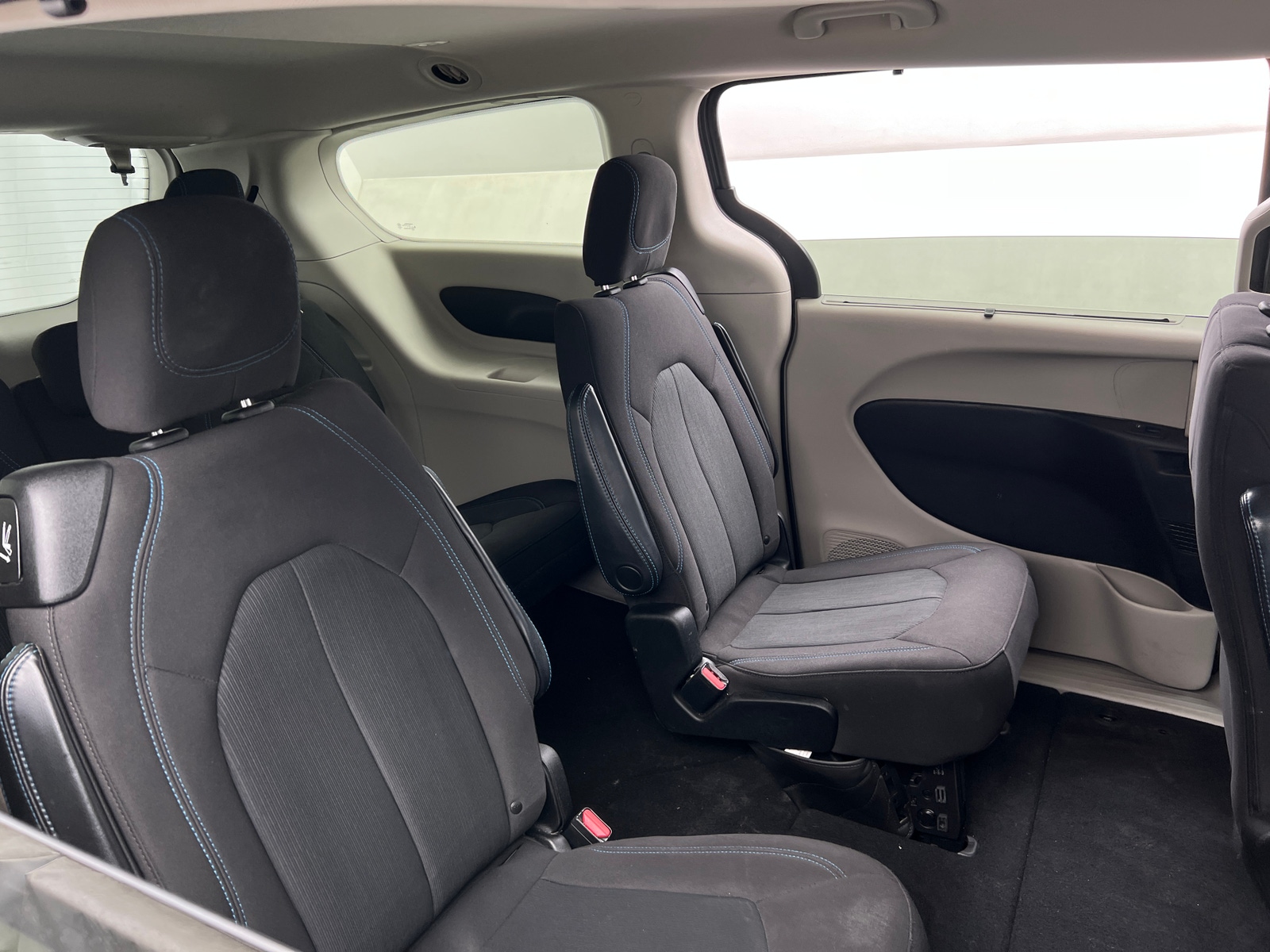 Thumbnail: 2021 Chrysler Pacifica - 6