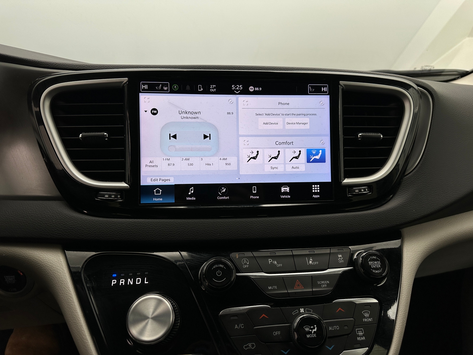 Thumbnail: 2024 Chrysler Pacifica - 3