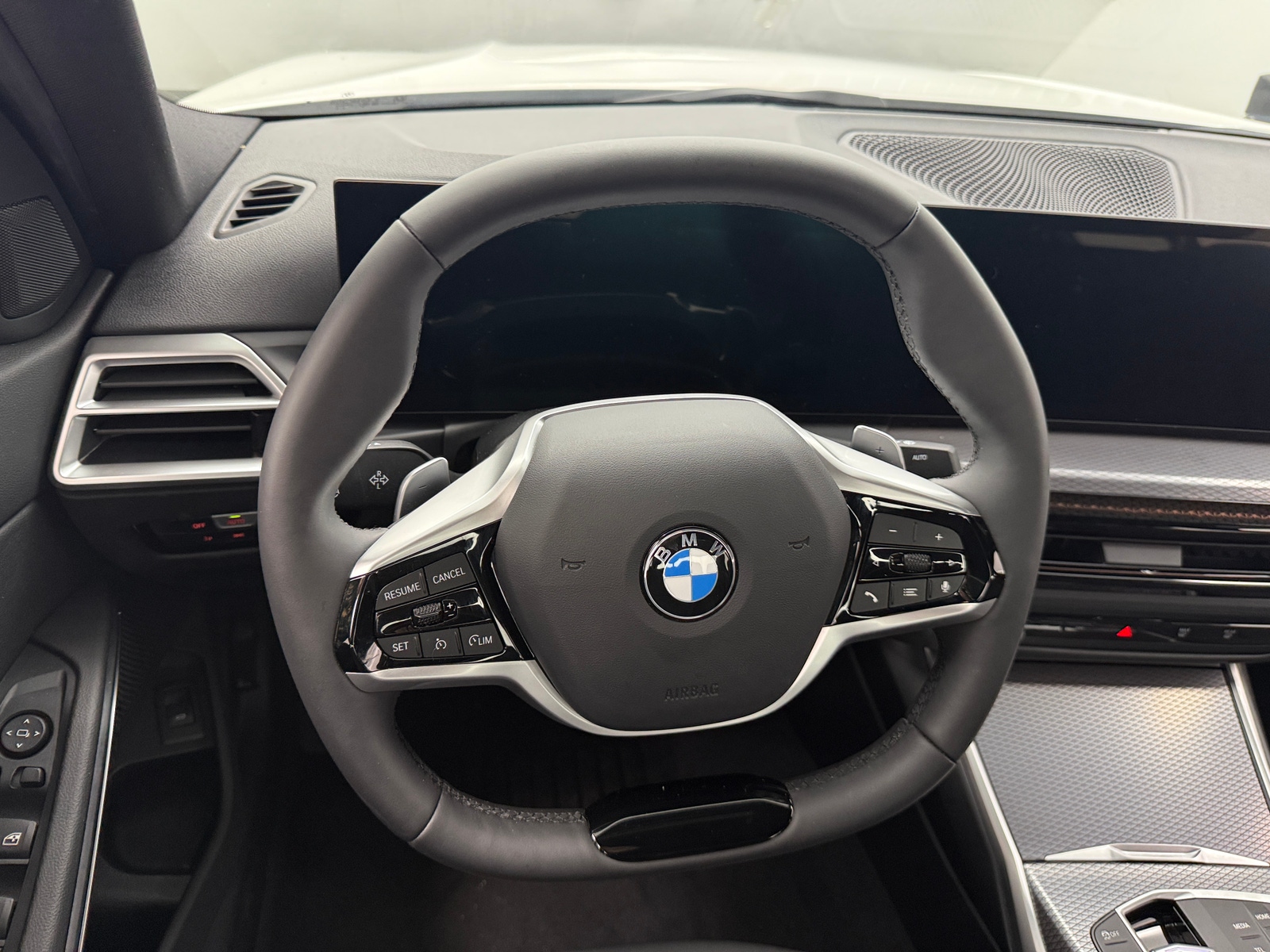 Thumbnail: 2025 BMW 3 Series - 4