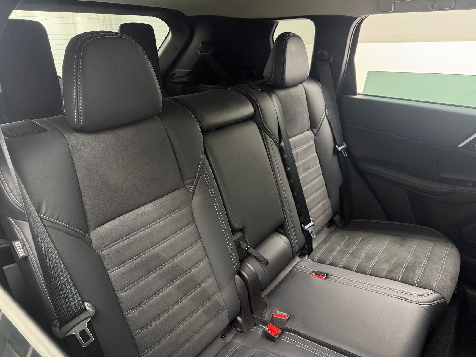 Thumbnail: 2023 Mitsubishi Outlander - 5