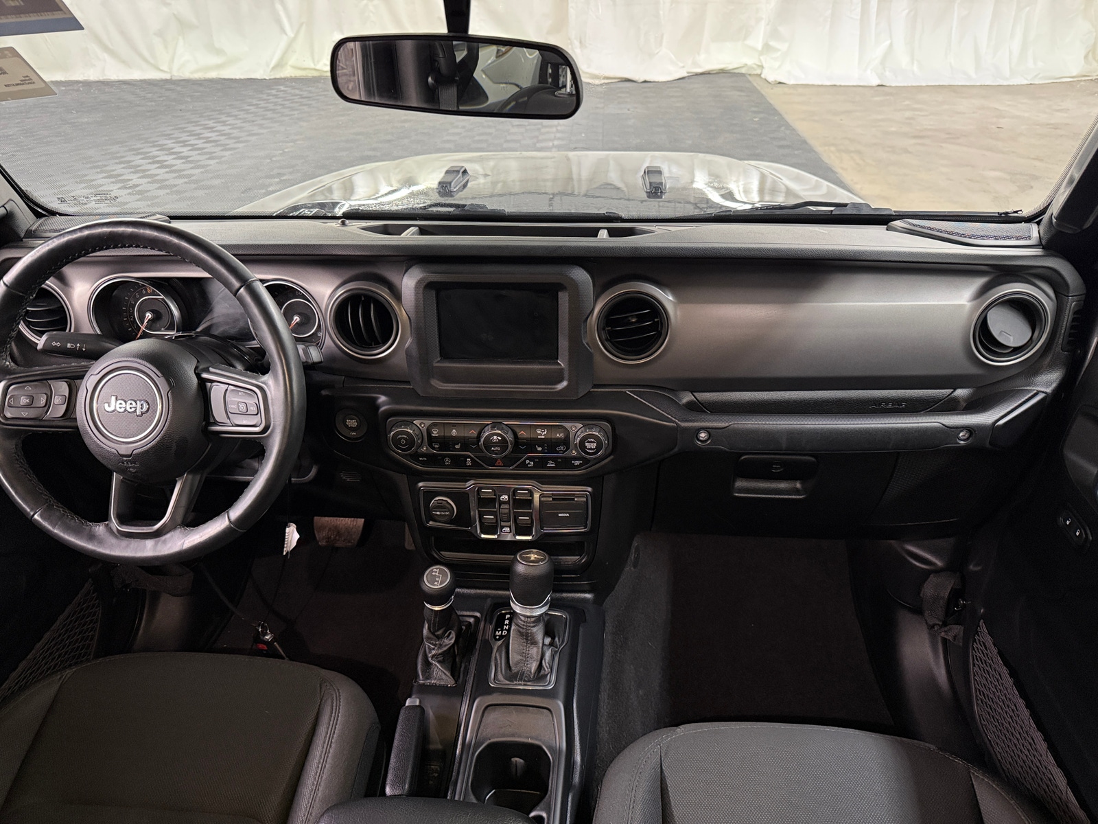 Thumbnail: 2021 Jeep Gladiator - 3