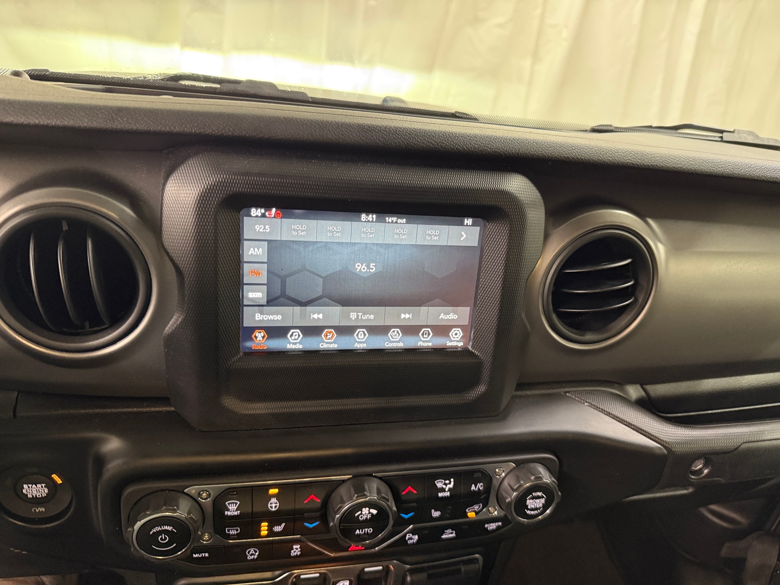 Thumbnail: 2021 Jeep Gladiator - 4