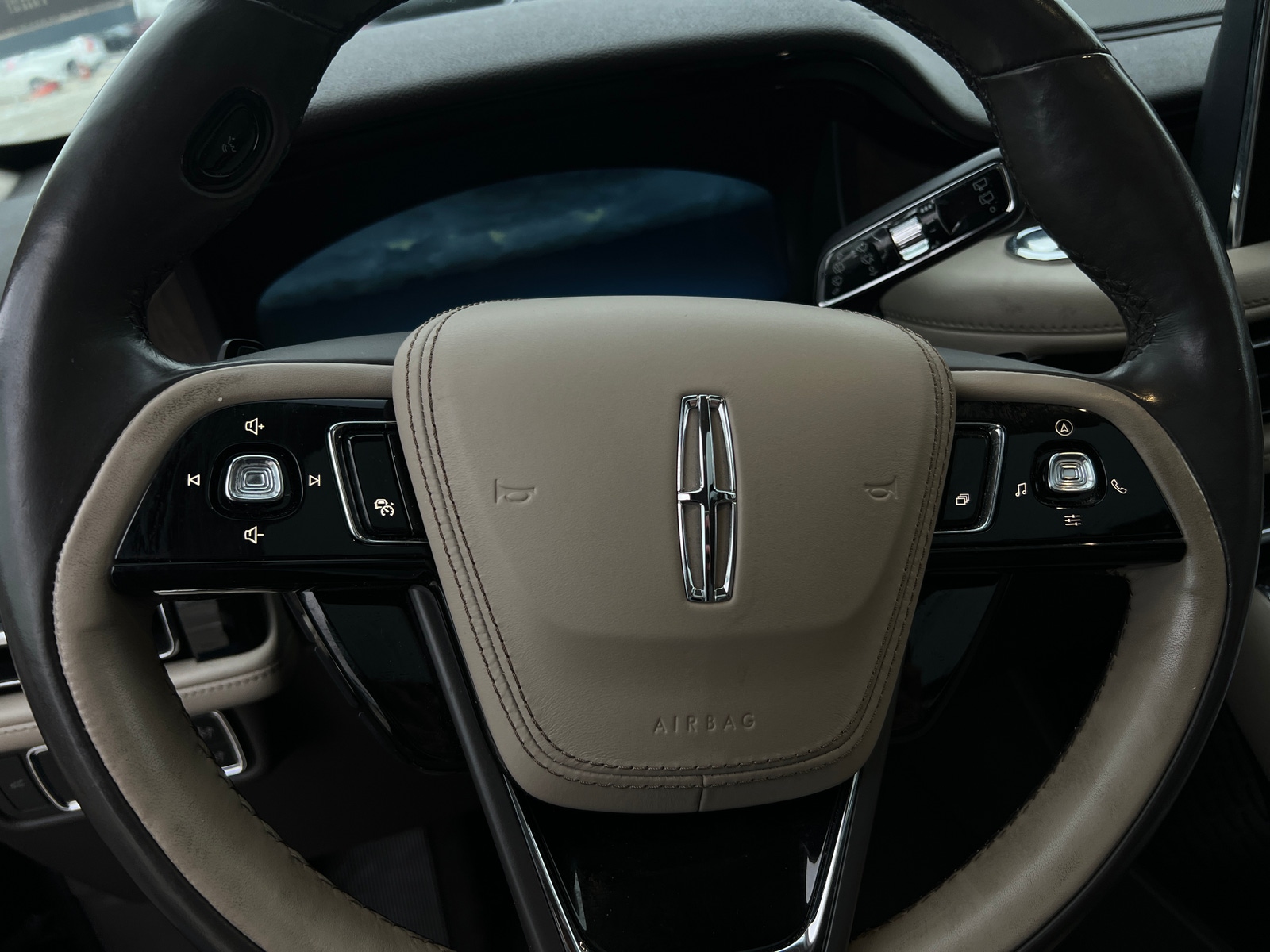 Thumbnail: 2021 Lincoln Aviator - 4