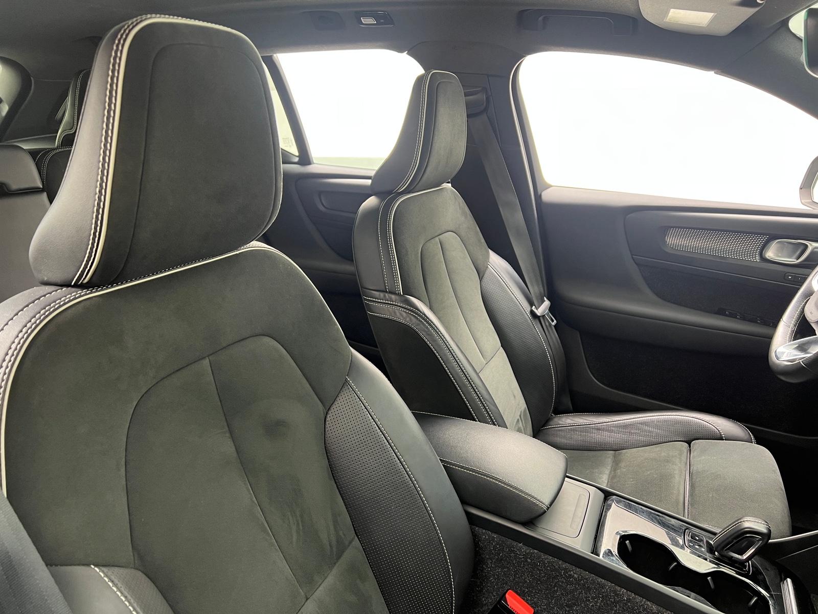 Thumbnail: 2021 Volvo XC40 - 2