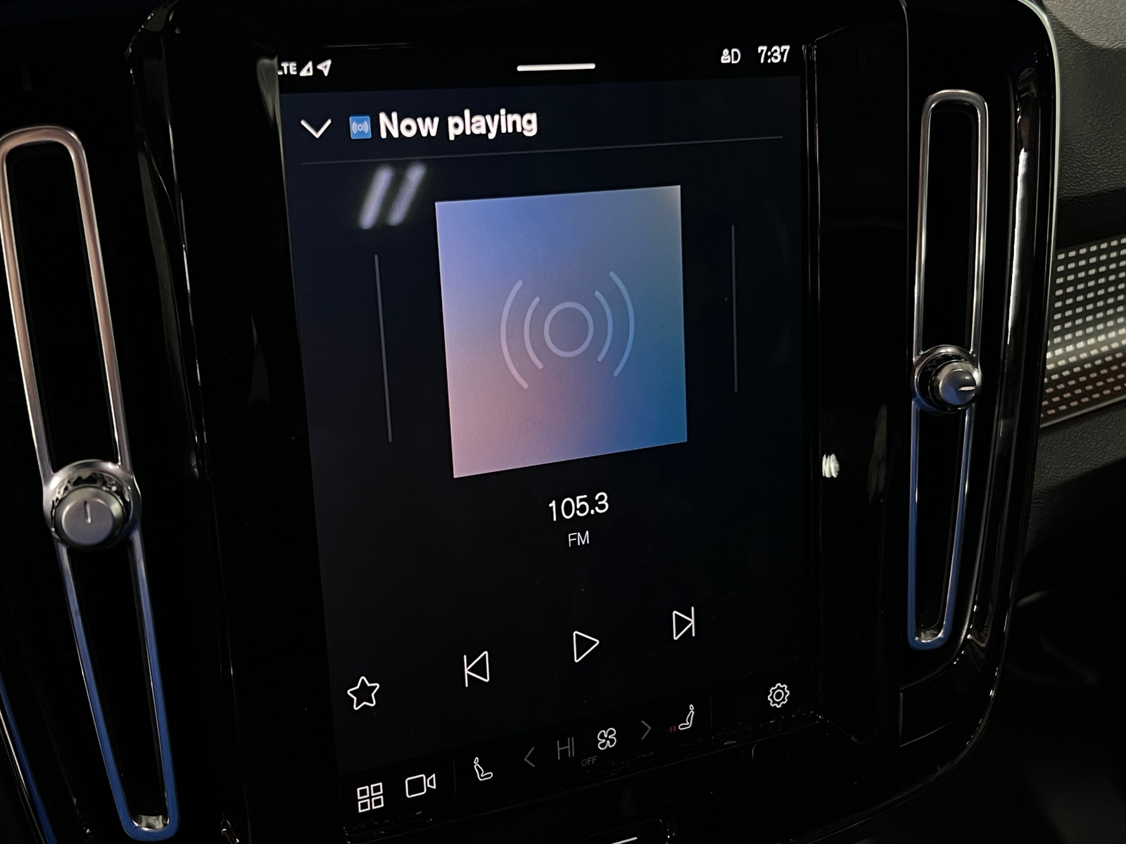 Thumbnail: 2021 Volvo XC40 - 4