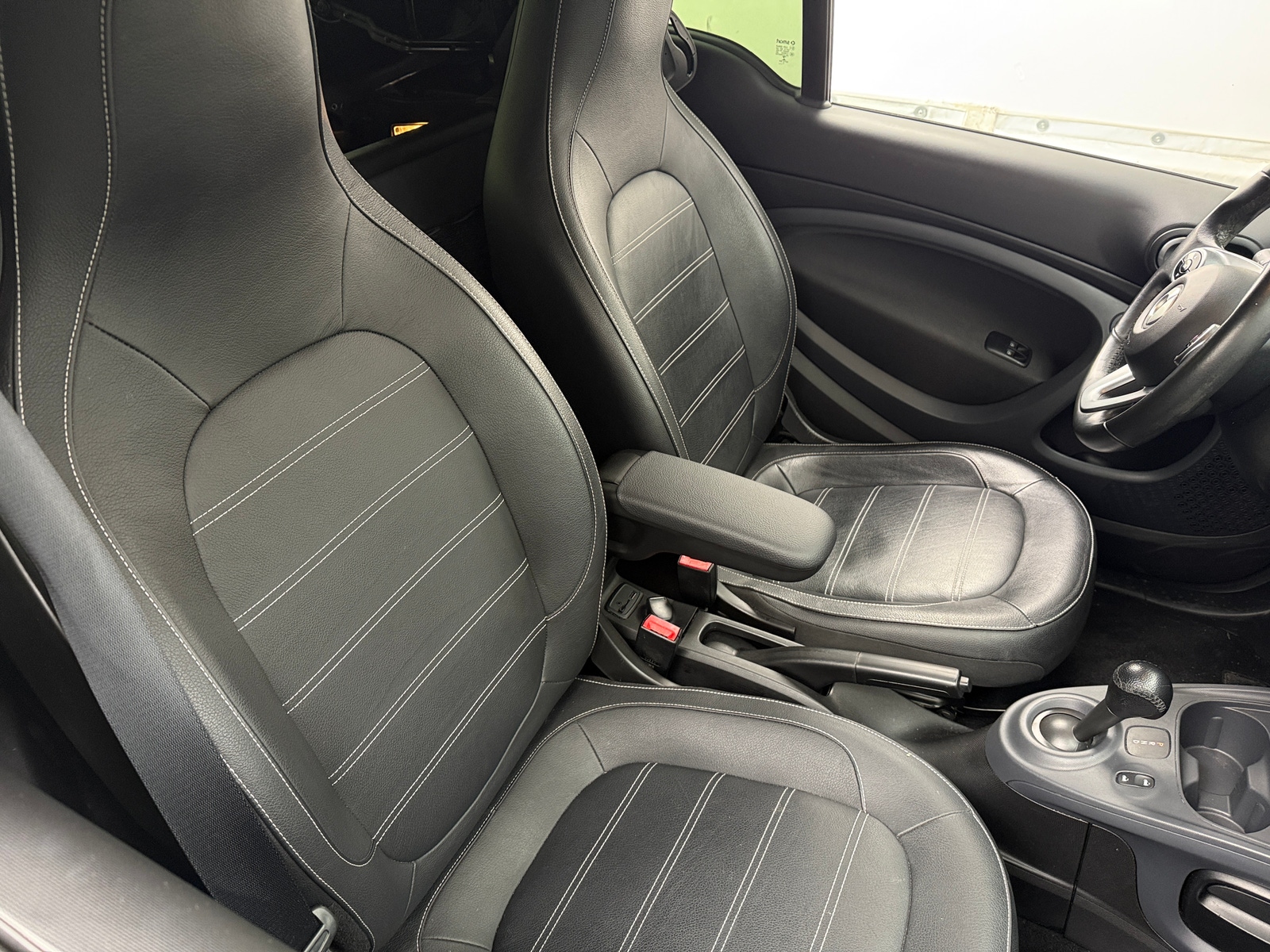 Thumbnail: 2018 smart fortwo - 2