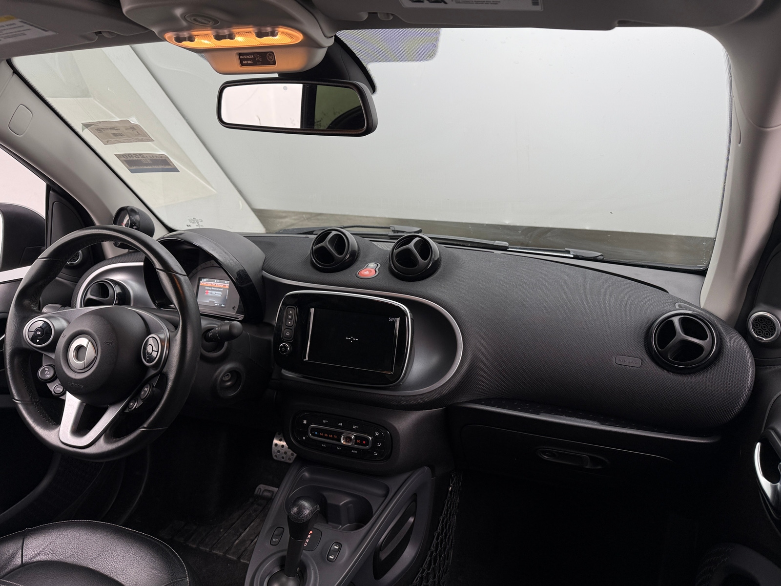 Thumbnail: 2018 smart fortwo - 3