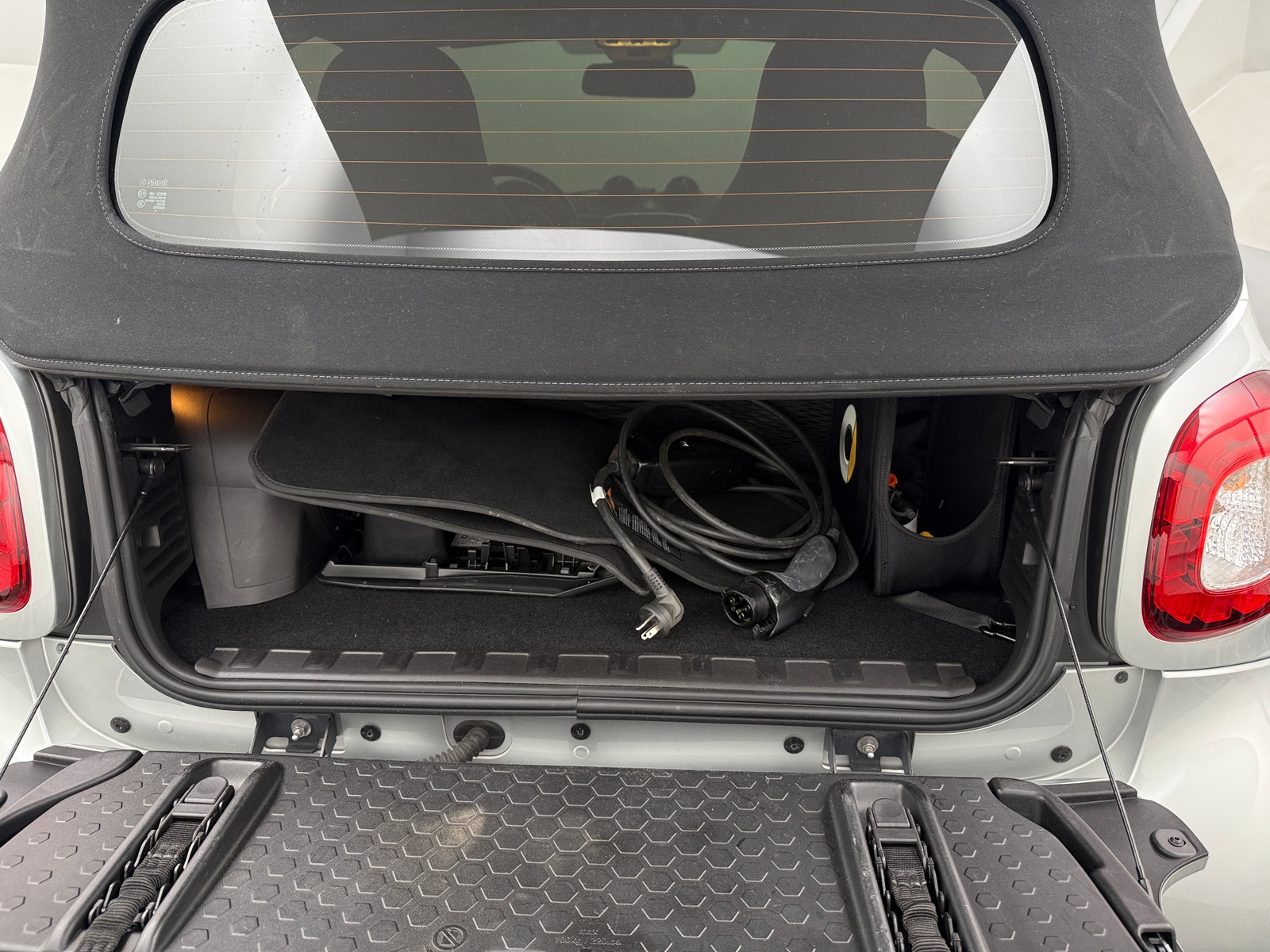 Thumbnail: 2018 smart fortwo - 6