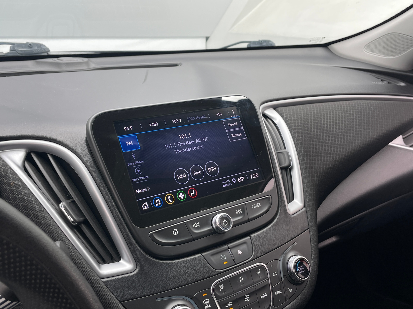 Thumbnail: 2023 Chevrolet Malibu - 4