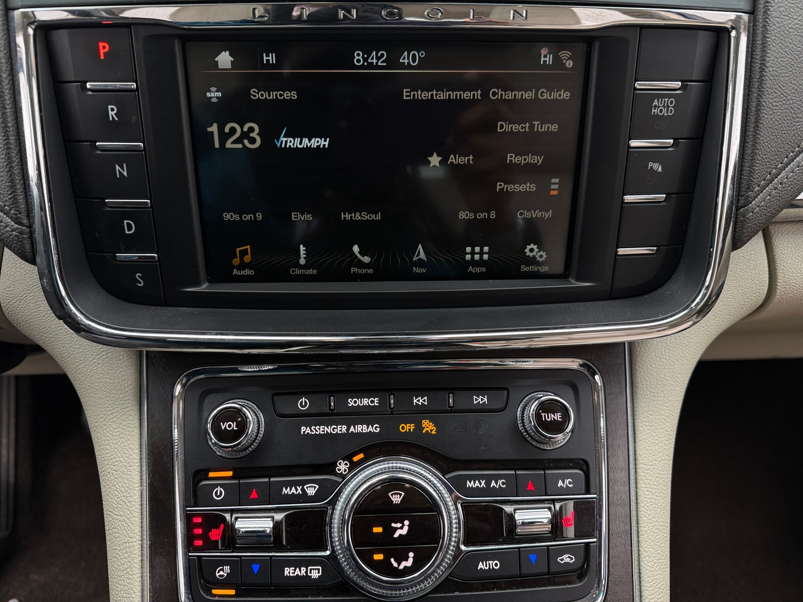 Thumbnail: 2018 Lincoln Continental - 3