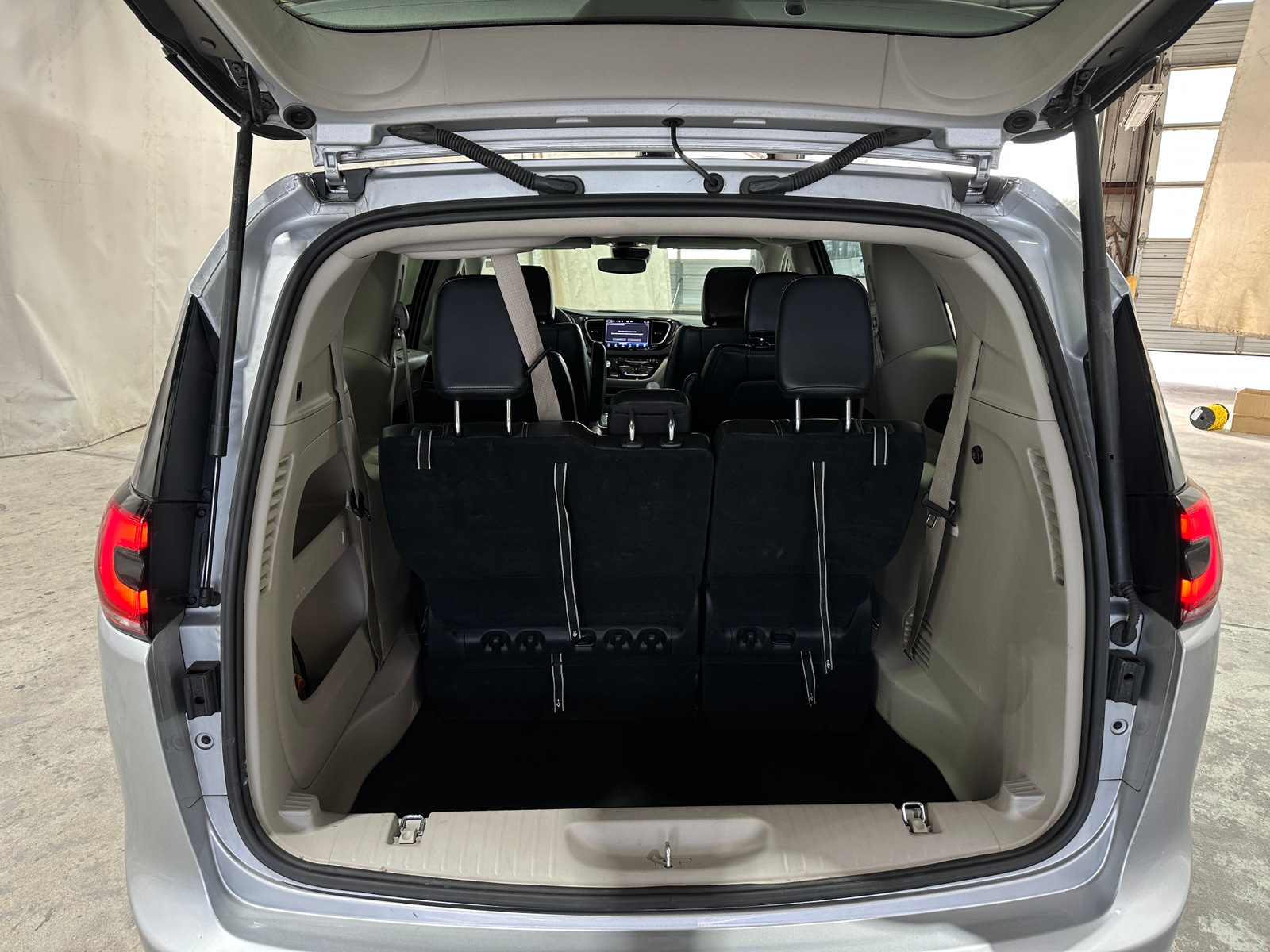 Thumbnail: 2024 Chrysler Pacifica - 6