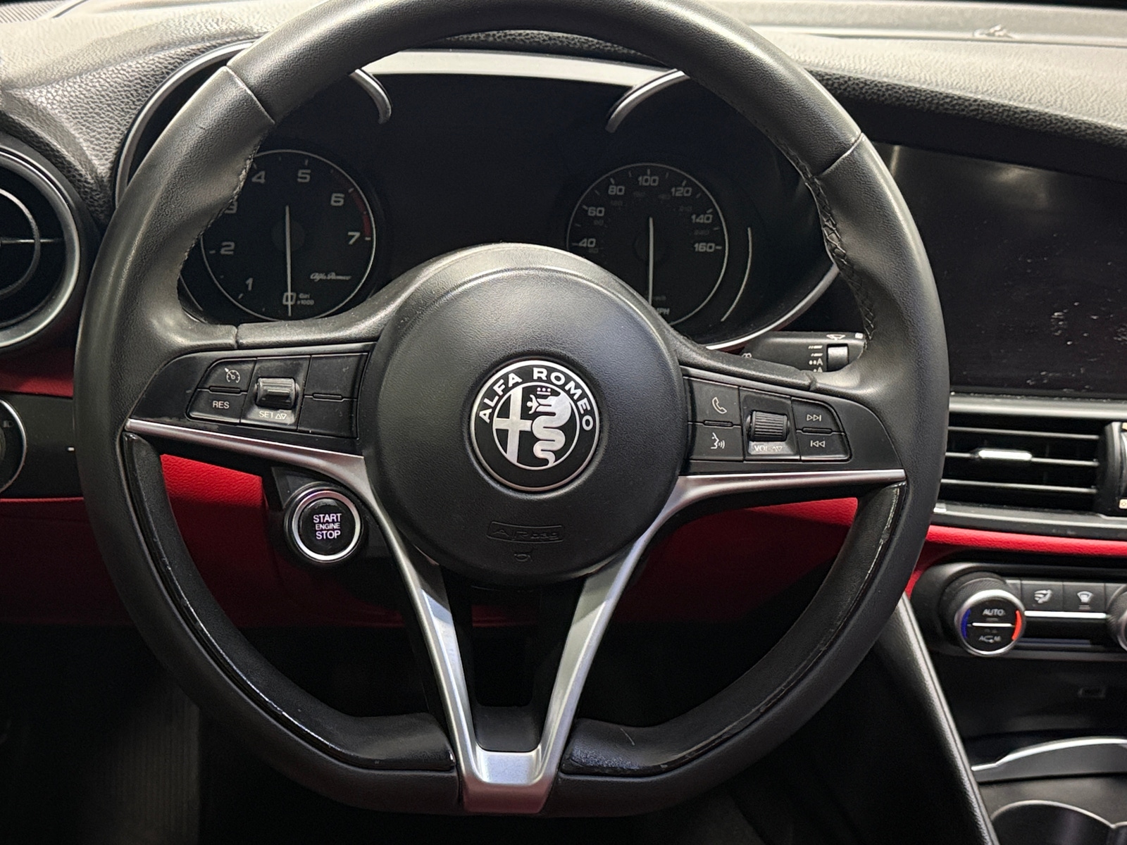 Thumbnail: 2018 Alfa Romeo Giulia - 4