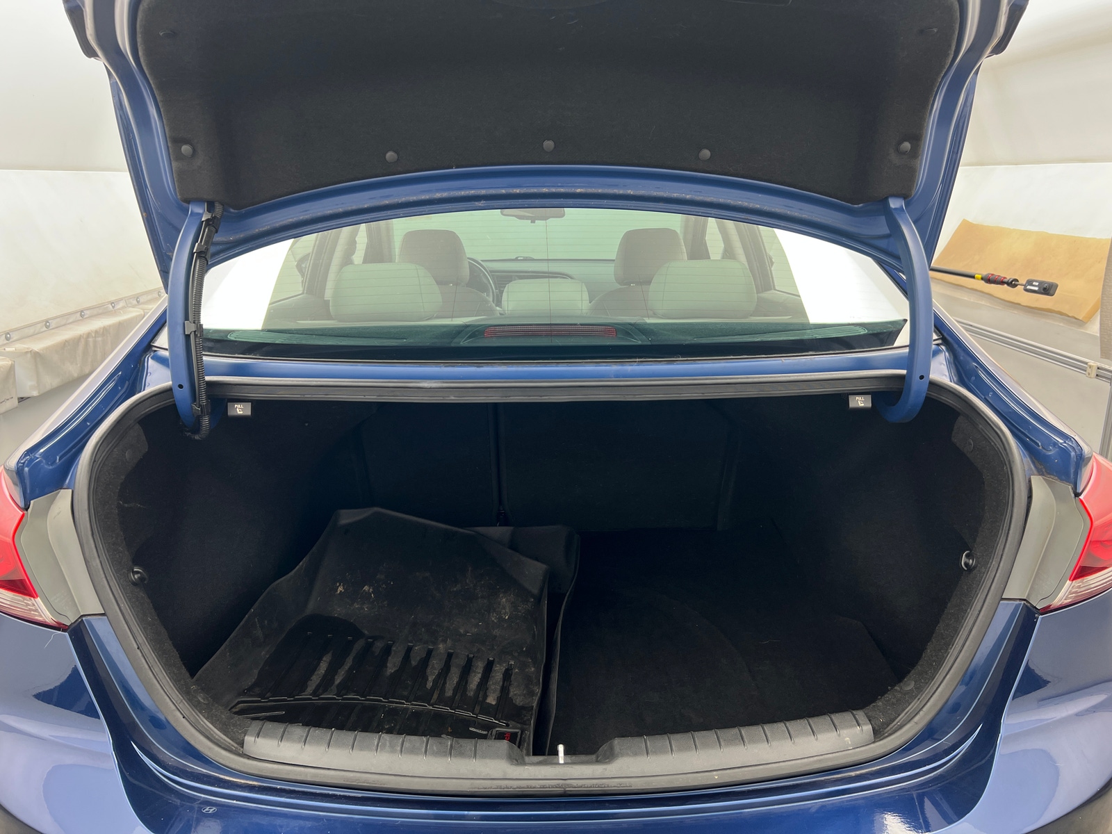 Thumbnail: 2017 Hyundai Elantra - 6