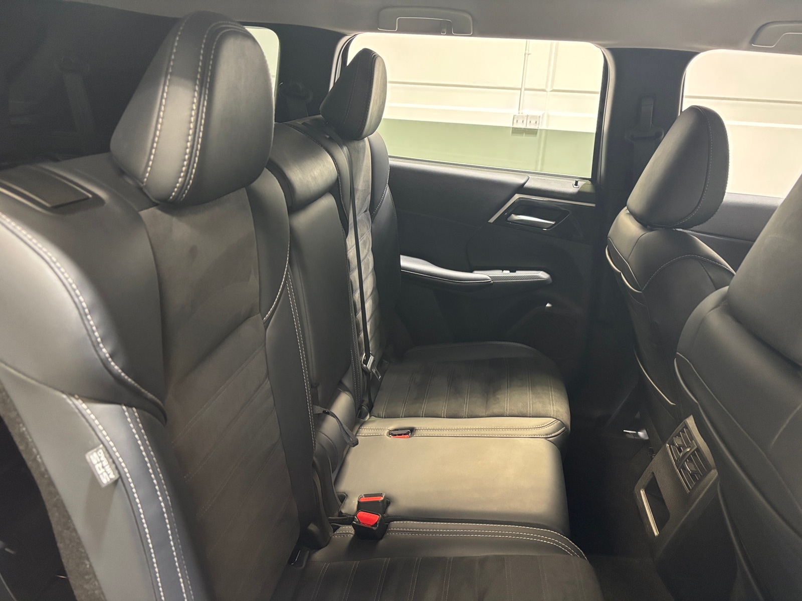 Thumbnail: 2024 Mitsubishi Outlander - 5