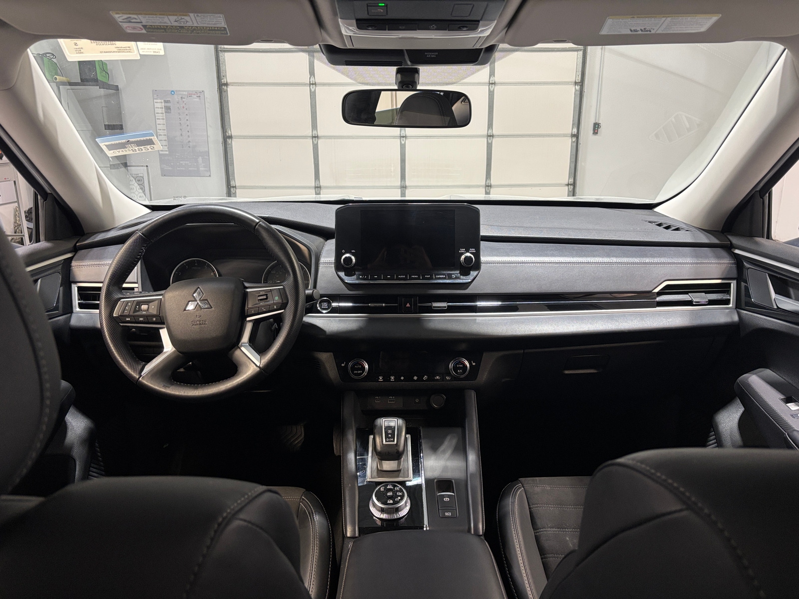 Thumbnail: 2024 Mitsubishi Outlander - 2