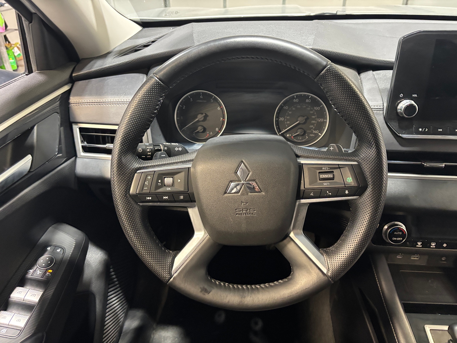 Thumbnail: 2024 Mitsubishi Outlander - 4