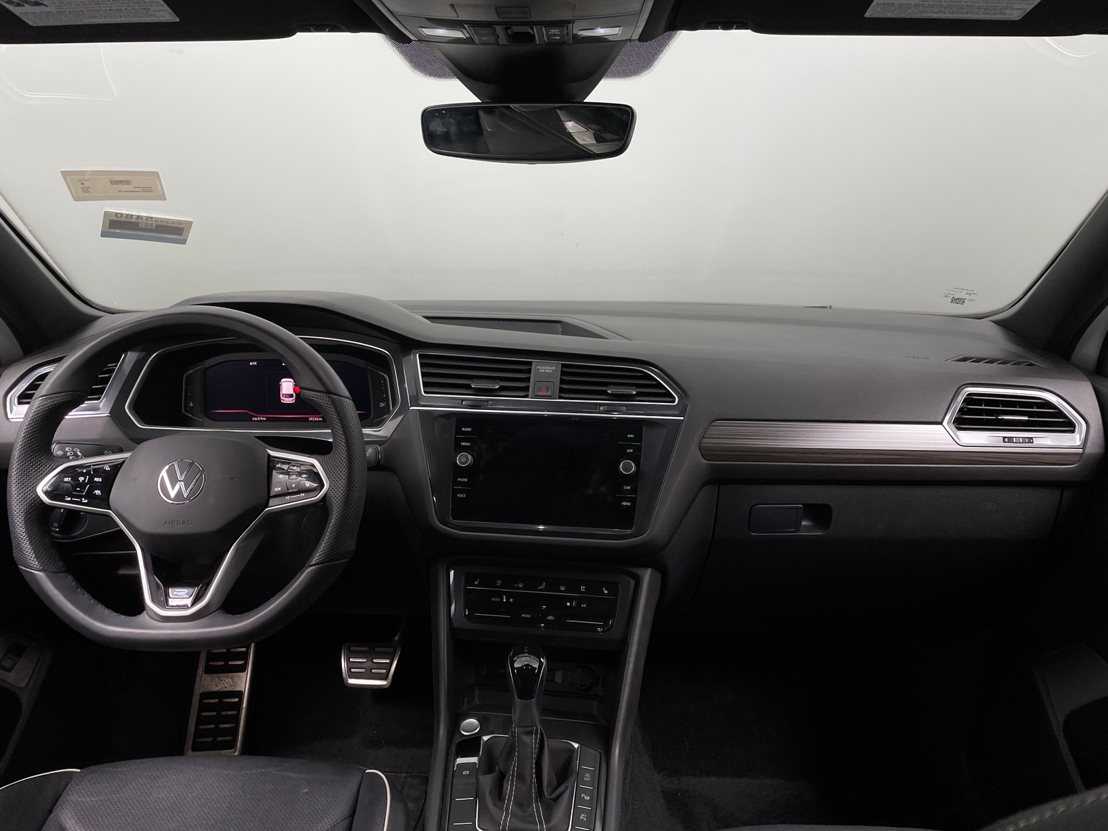 Thumbnail: 2022 Volkswagen Tiguan - 2