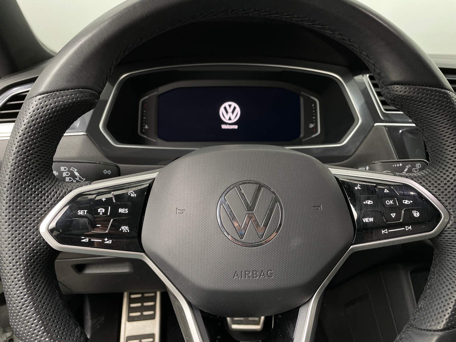 Thumbnail: 2022 Volkswagen Tiguan - 4