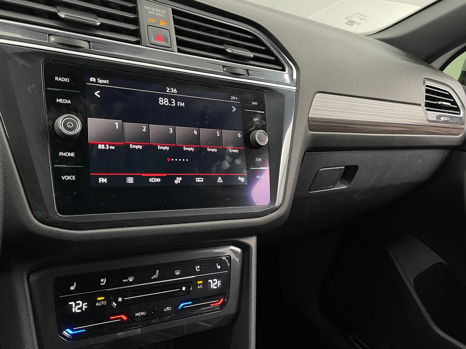 Thumbnail: 2022 Volkswagen Tiguan - 3