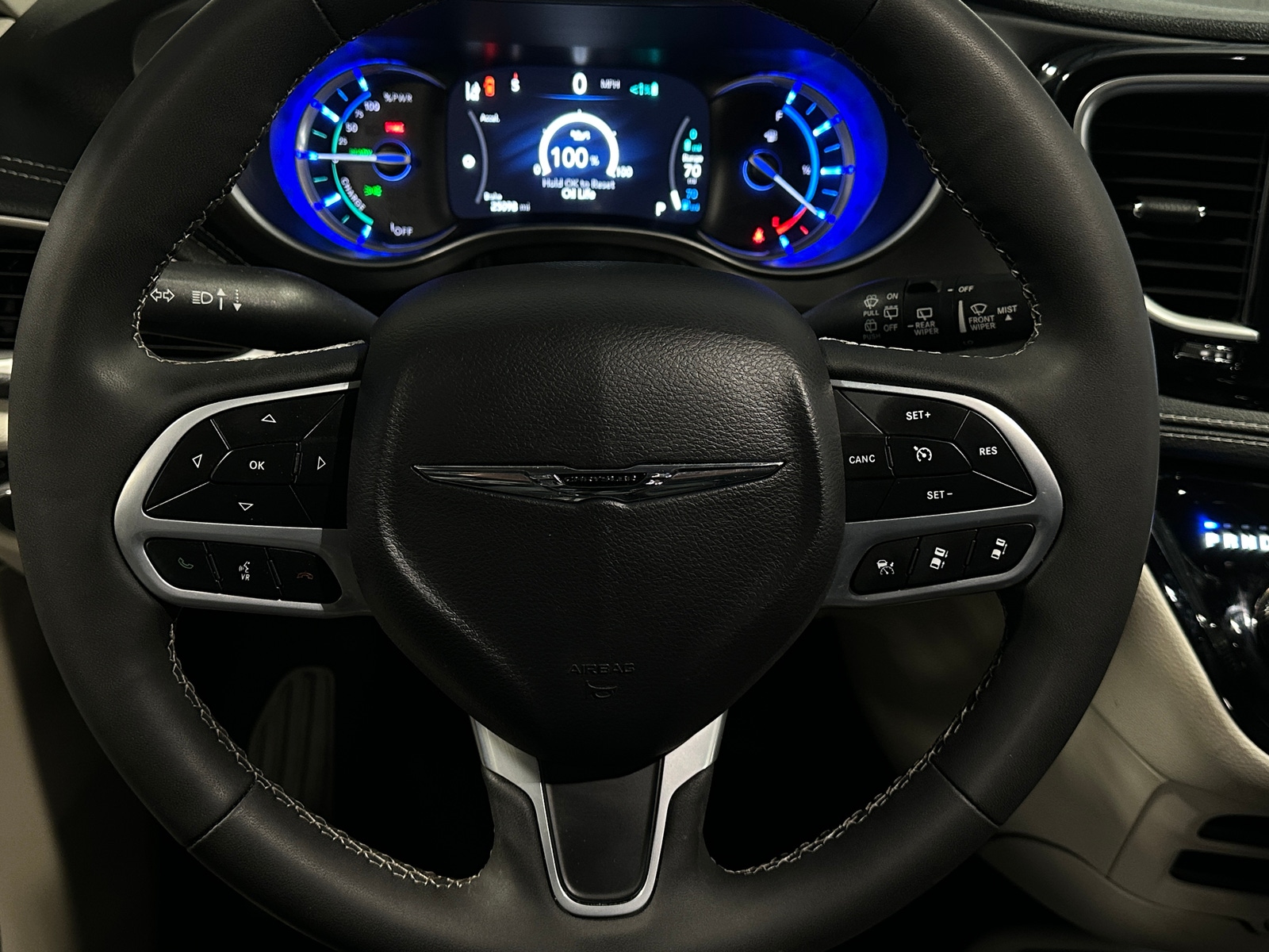 Thumbnail: 2023 Chrysler Pacifica - 4