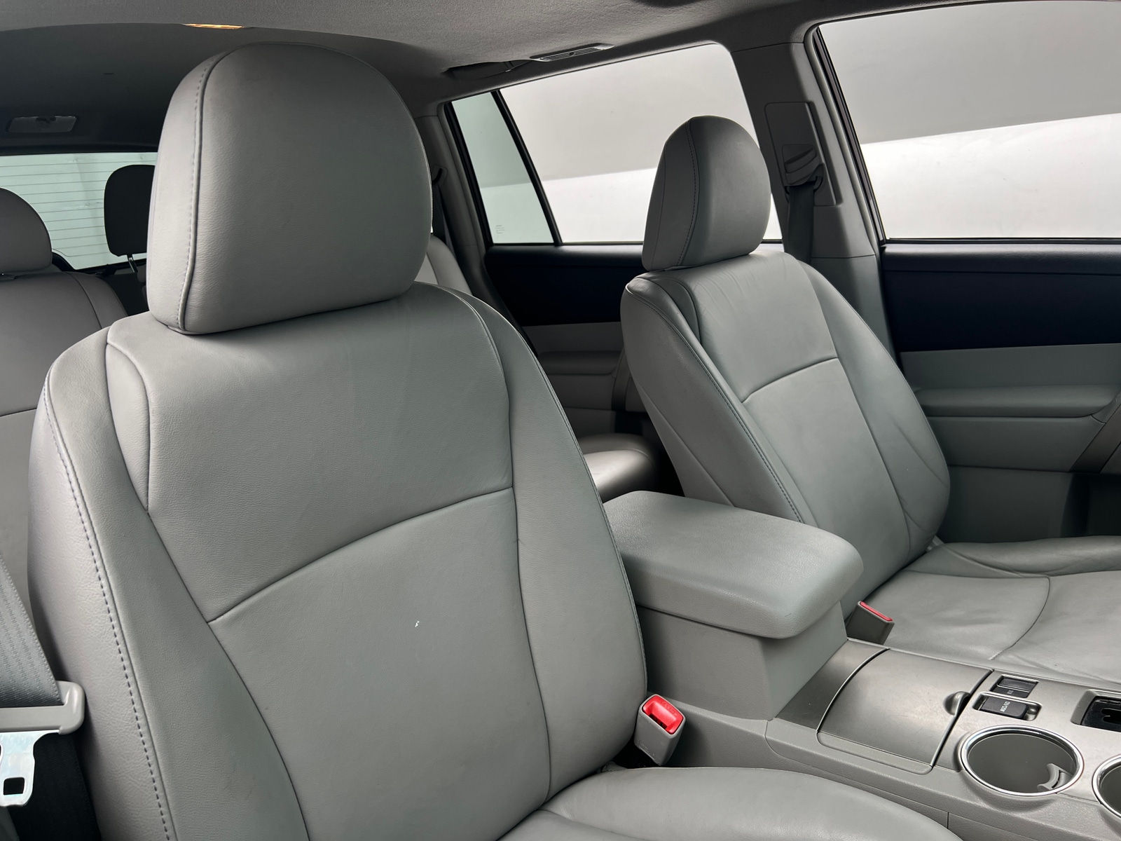 Thumbnail: 2012 Toyota Highlander - 2