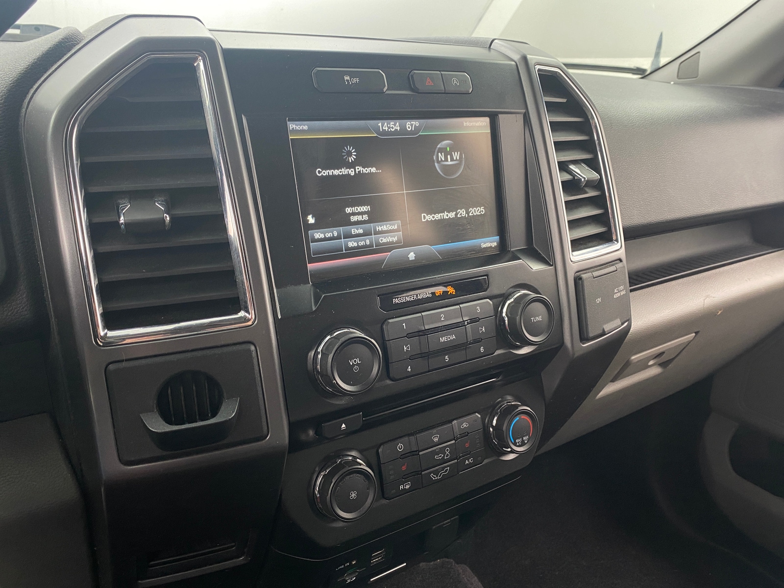 Thumbnail: 2015 Ford Econoline - 4