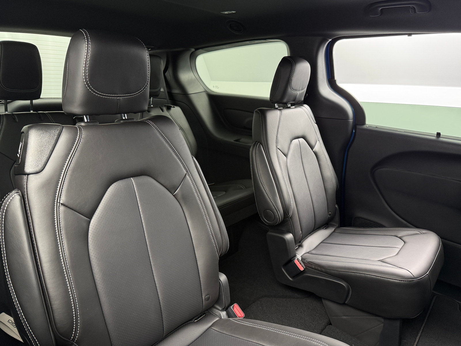 Thumbnail: 2026 Chrysler Pacifica - 5