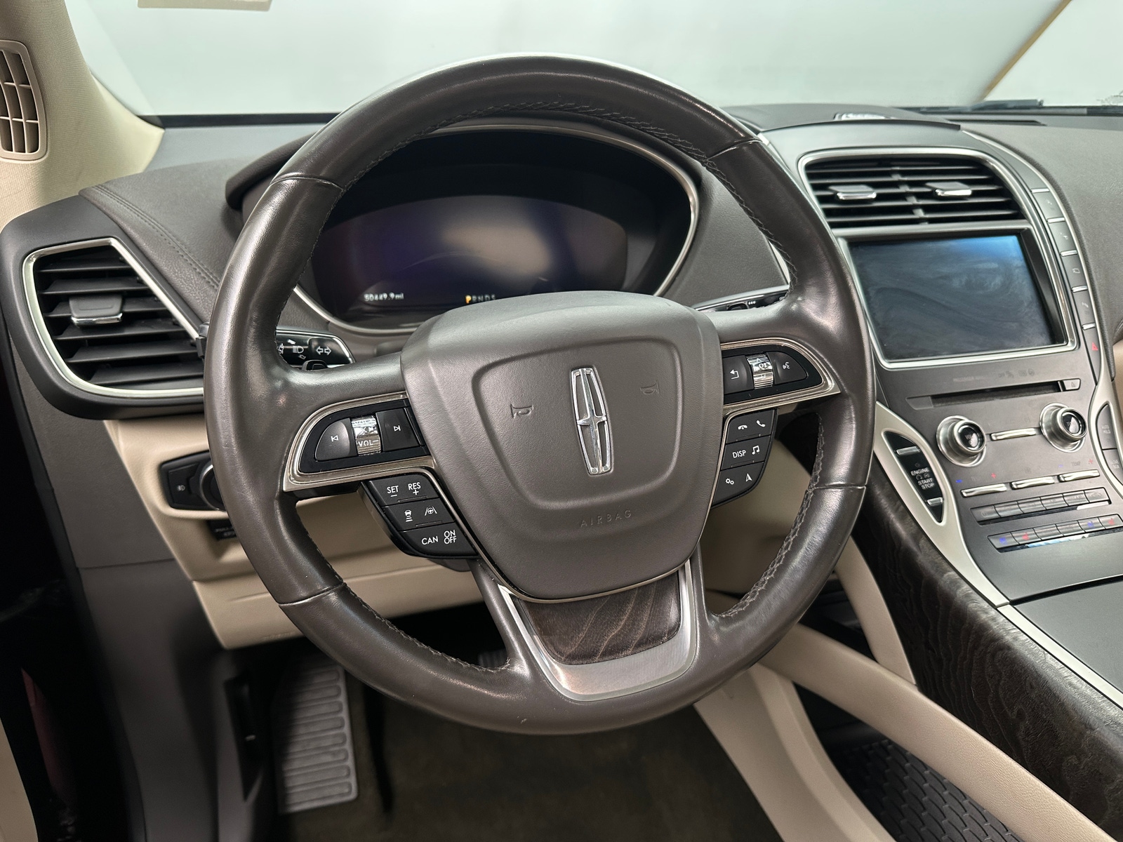 Thumbnail: 2019 Lincoln Nautilus - 4