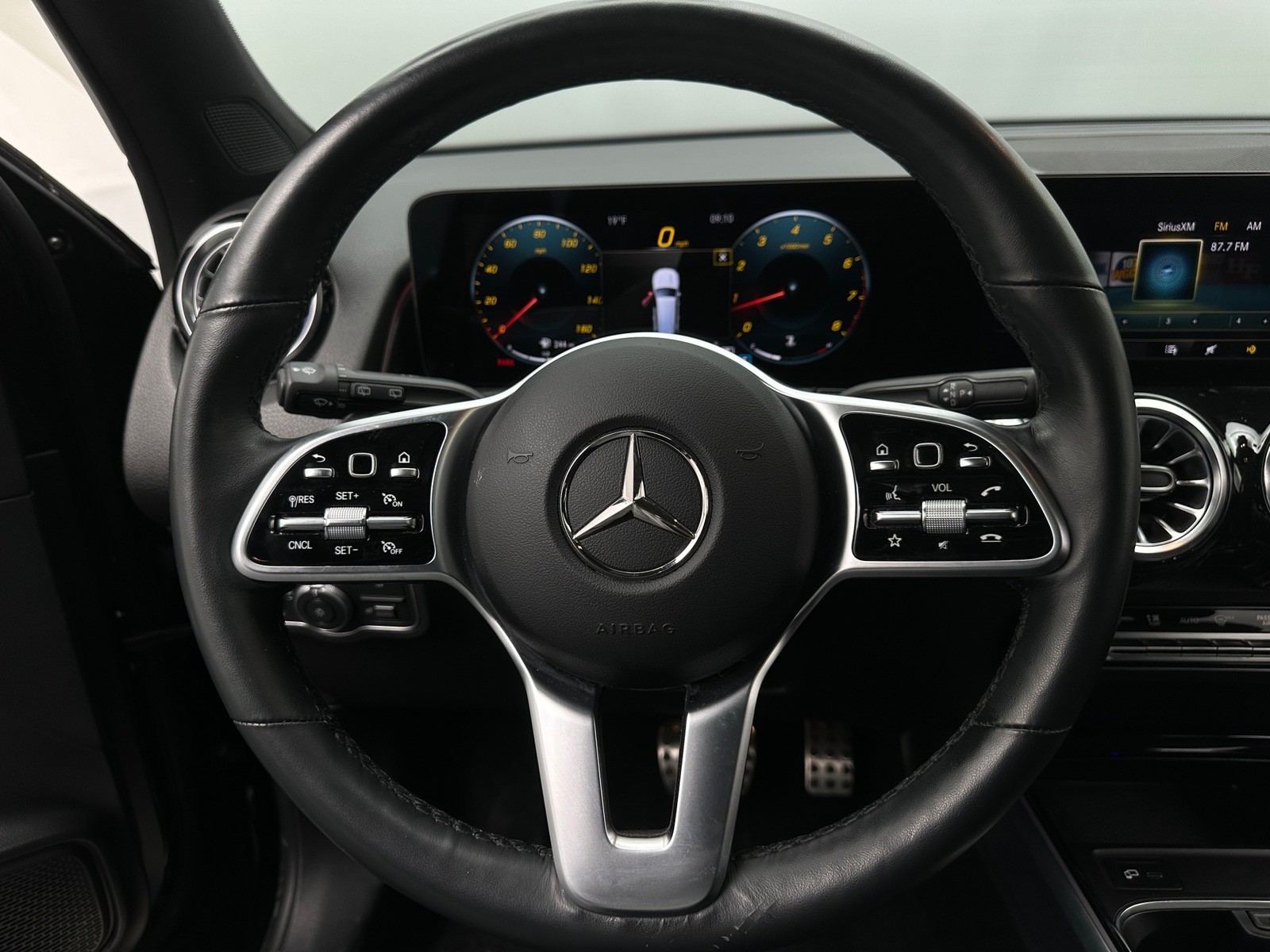 Thumbnail: 2022 Mercedes-Benz GLB - 4