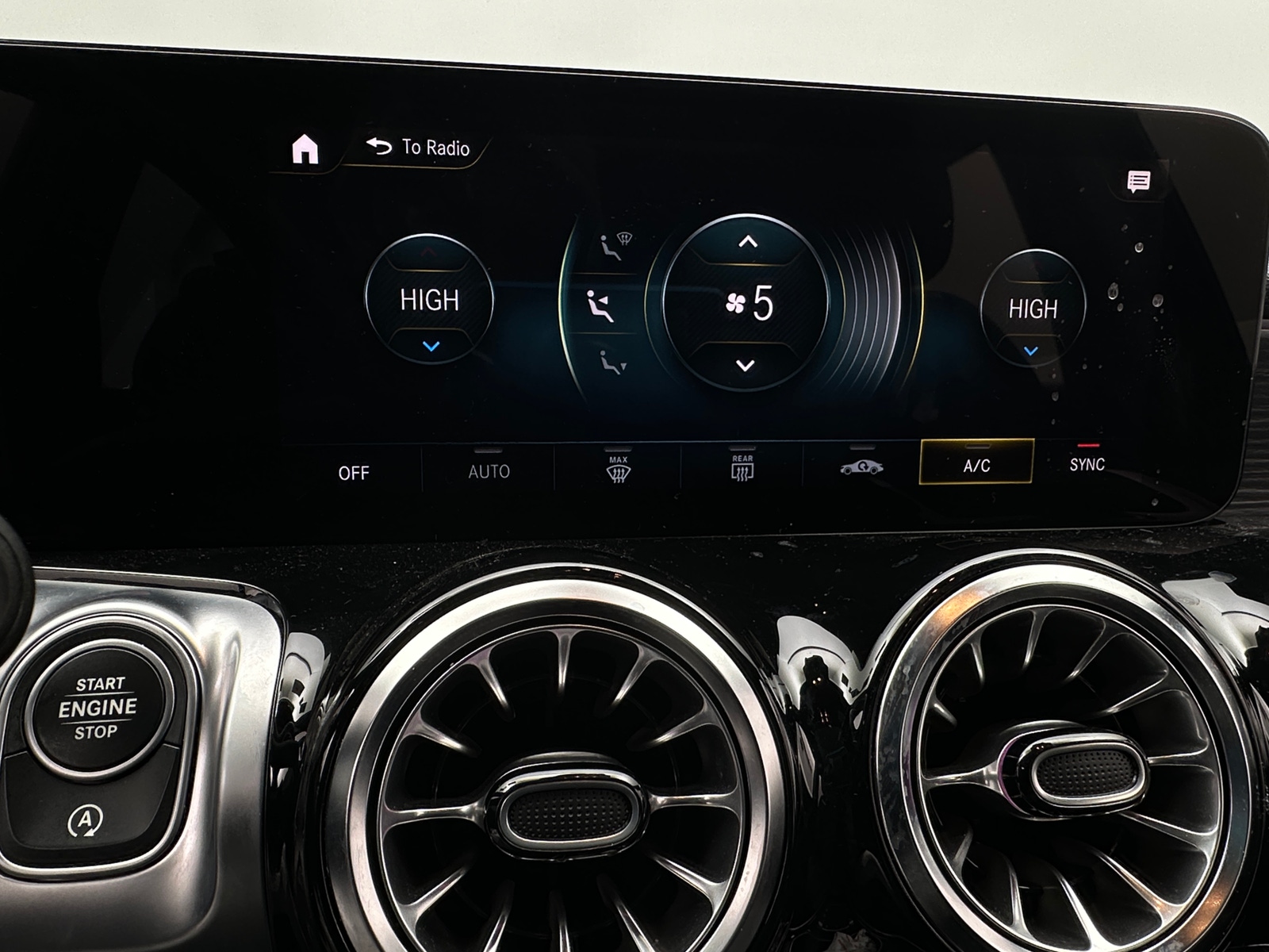 Thumbnail: 2022 Mercedes-Benz GLB - 3