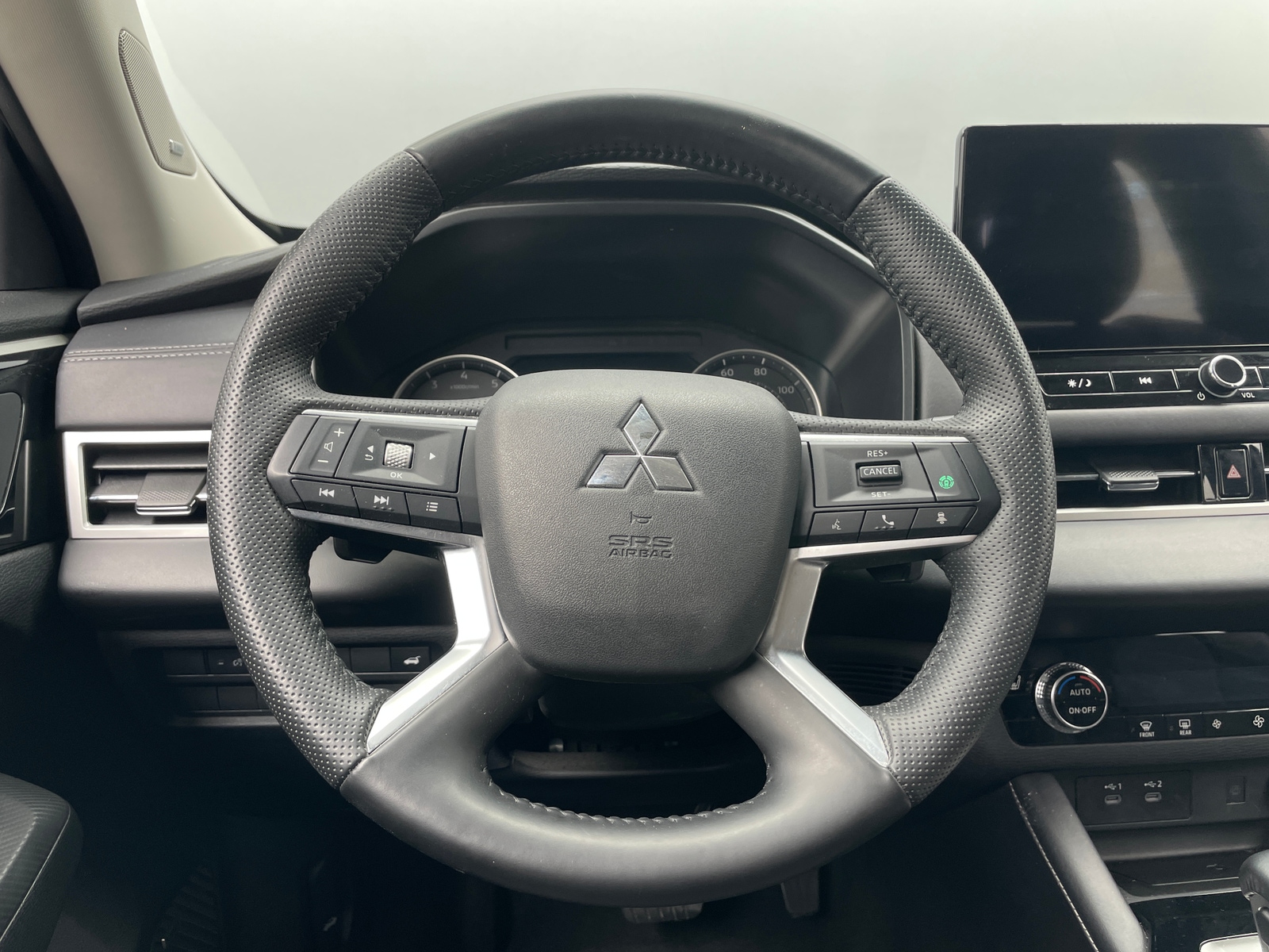 Thumbnail: 2025 Mitsubishi Outlander - 4