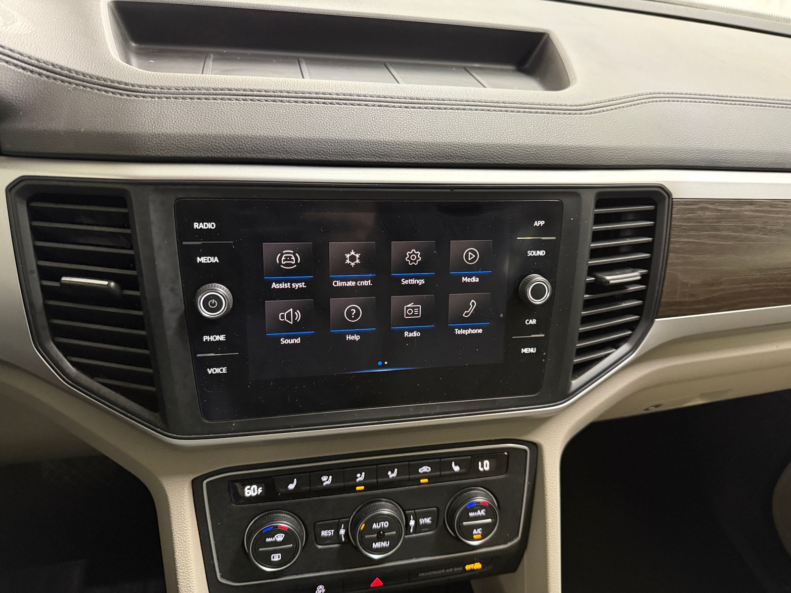 Thumbnail: 2021 Volkswagen Atlas - 3