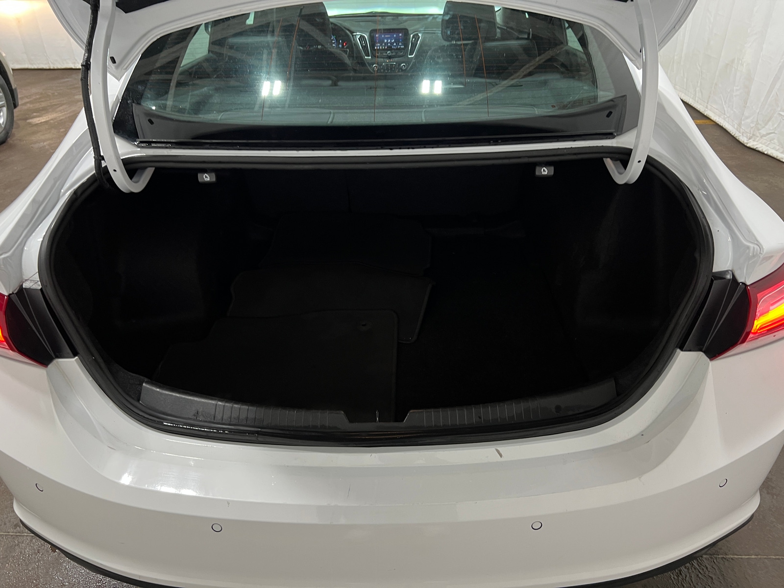 Thumbnail: 2024 Chevrolet Malibu - 6