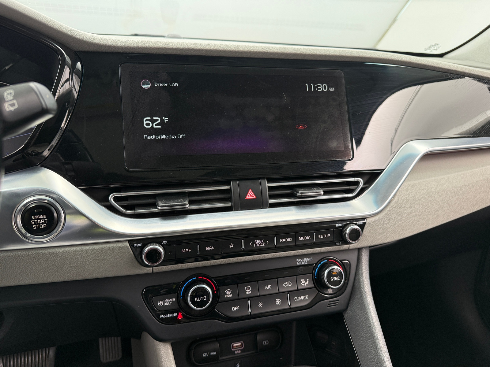 Thumbnail: 2021 Kia Niro - 3